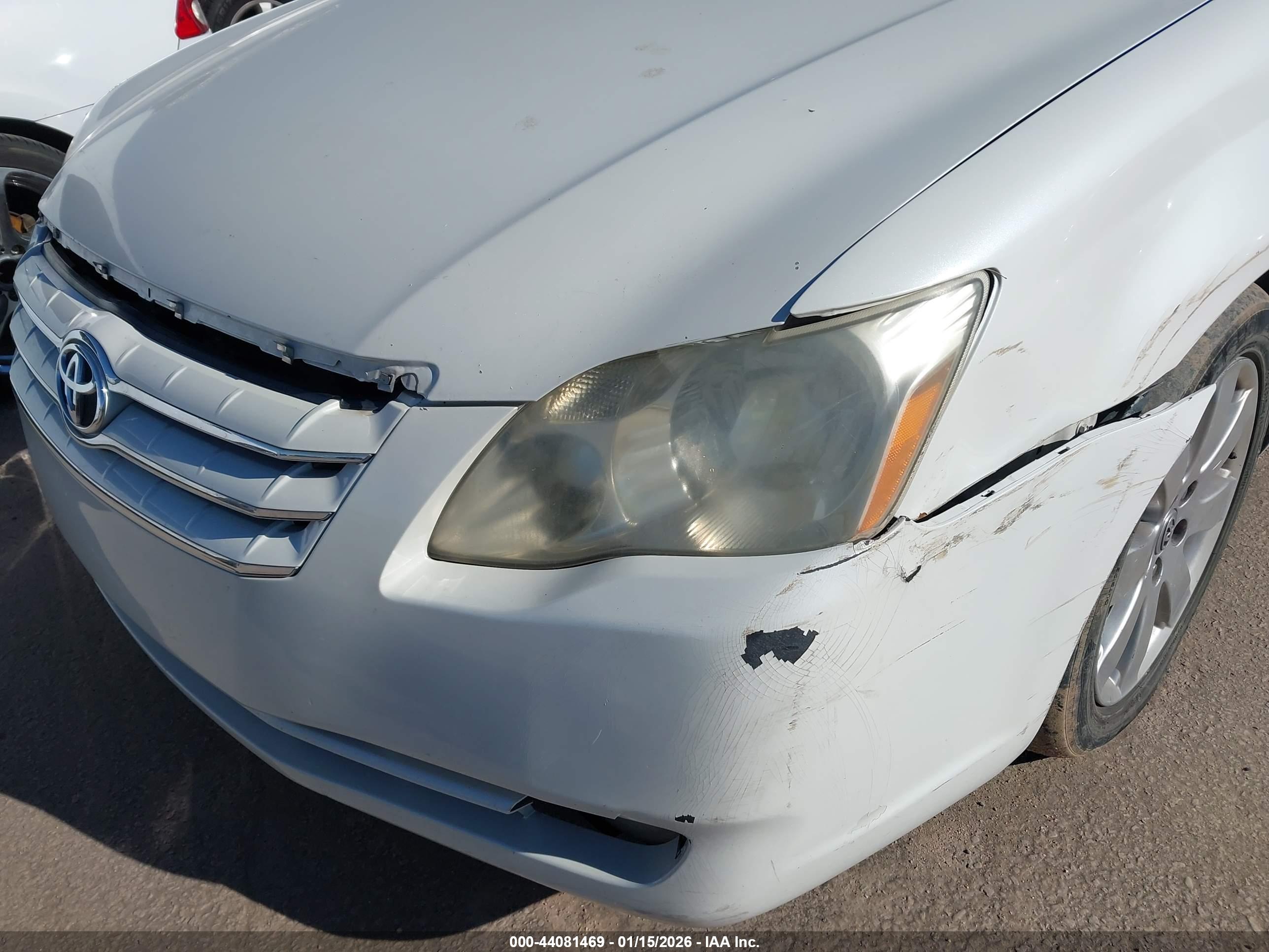 TOYOTA AVALON image 6