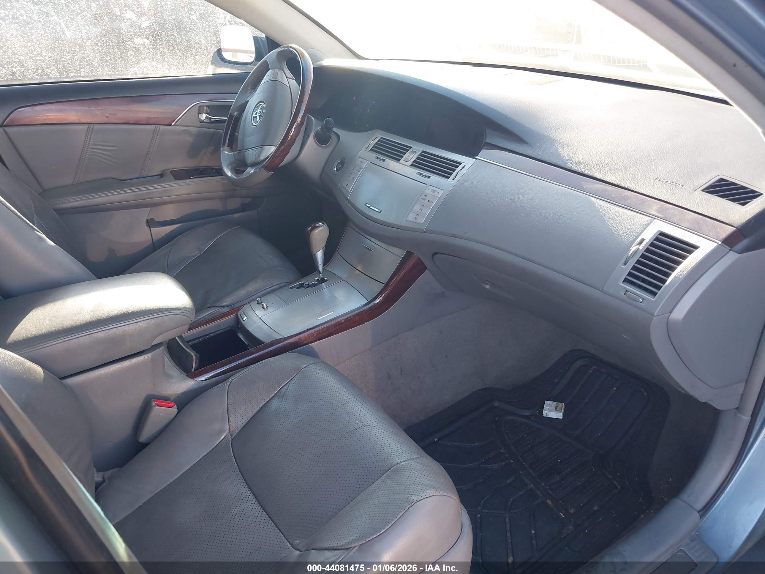 TOYOTA AVALON image 5