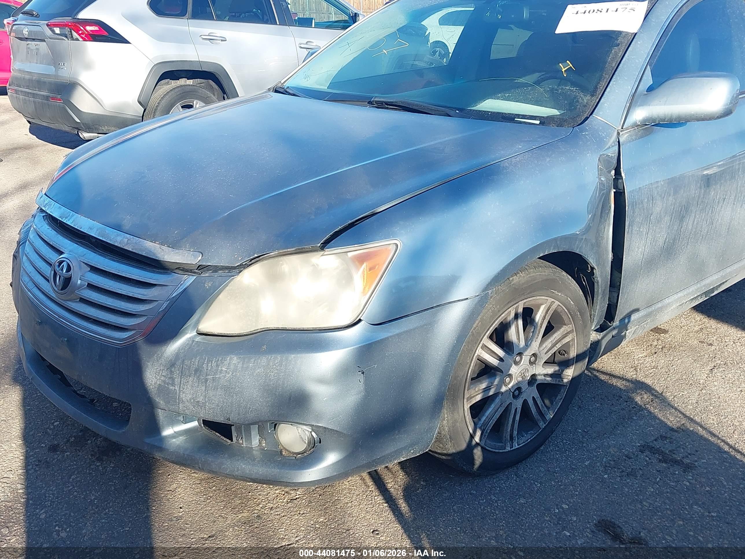 TOYOTA AVALON image 6