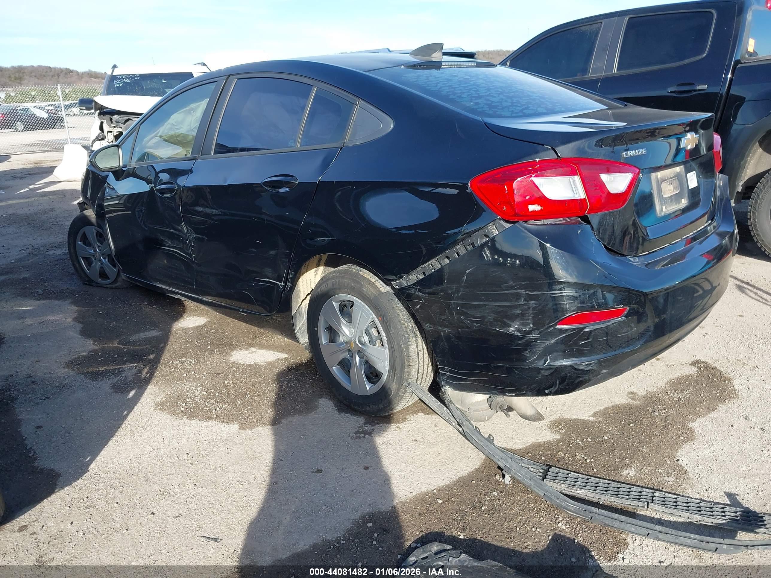 CHEVROLET CRUZE image 3