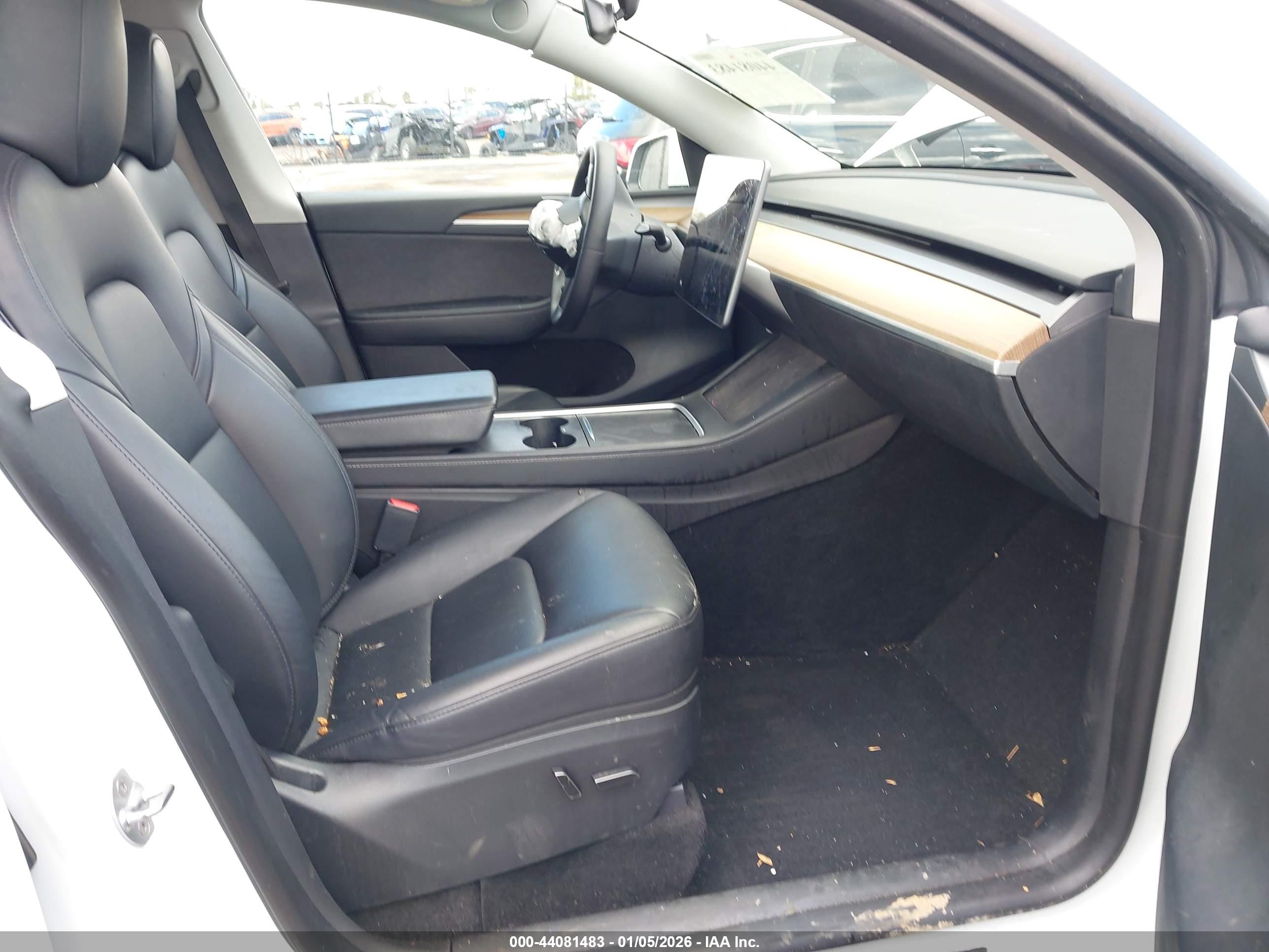 TESLA MODEL image 5