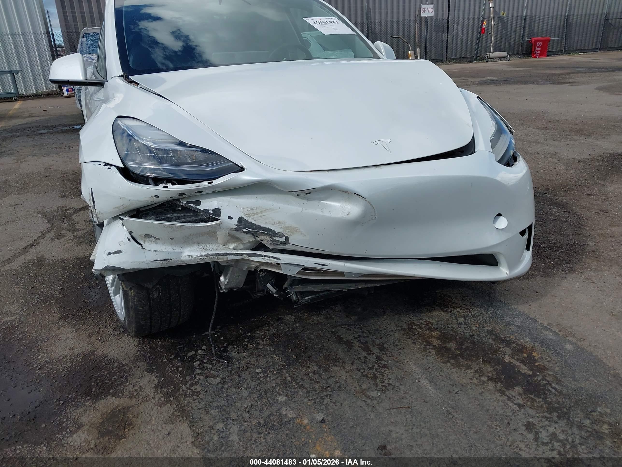 TESLA MODEL image 6
