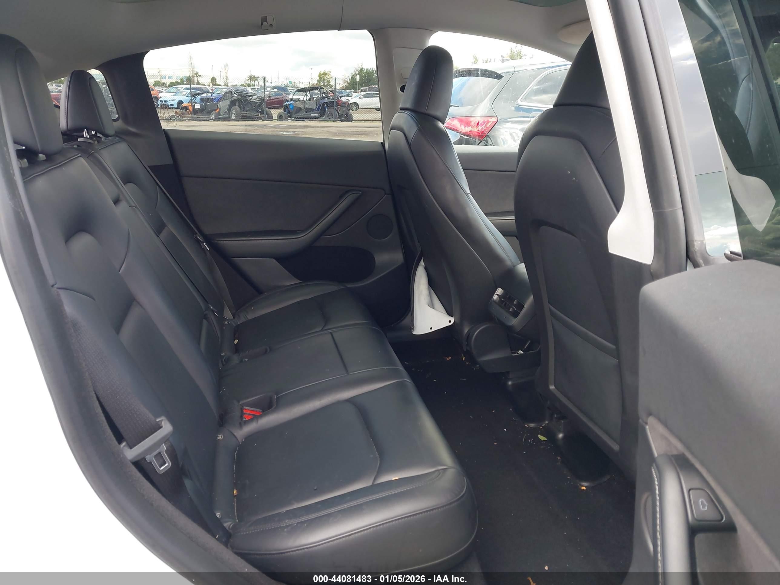 TESLA MODEL image 8