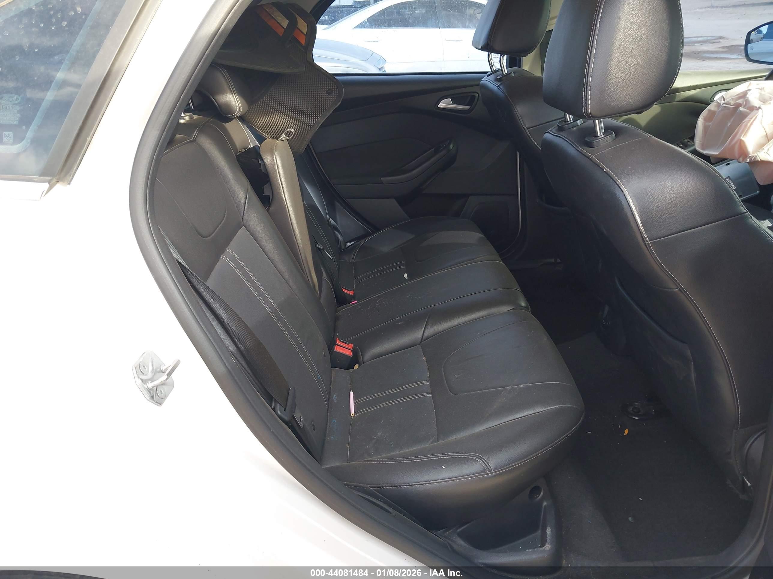 FORD FOCUS image 8