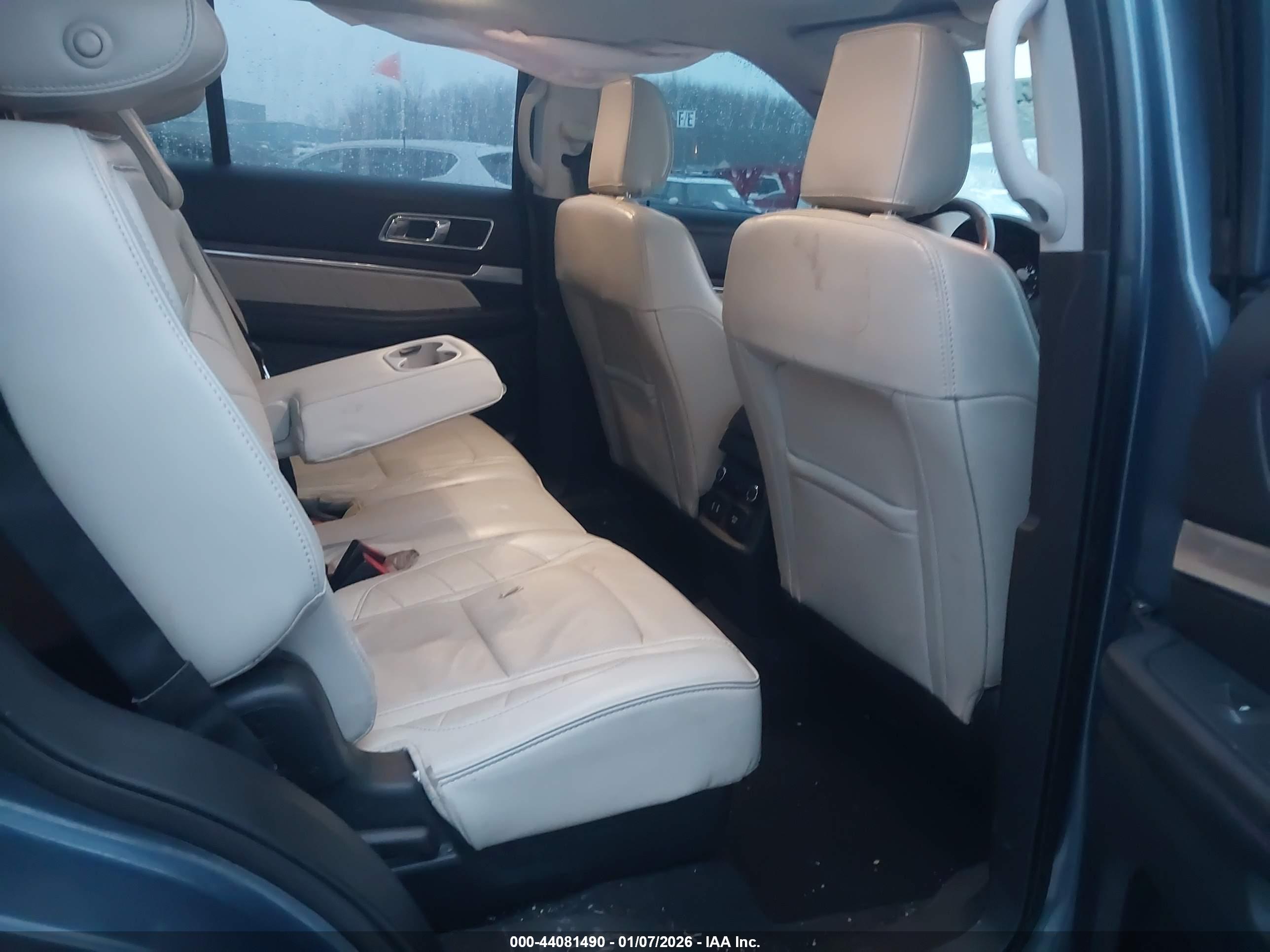 FORD EXPLORER image 8