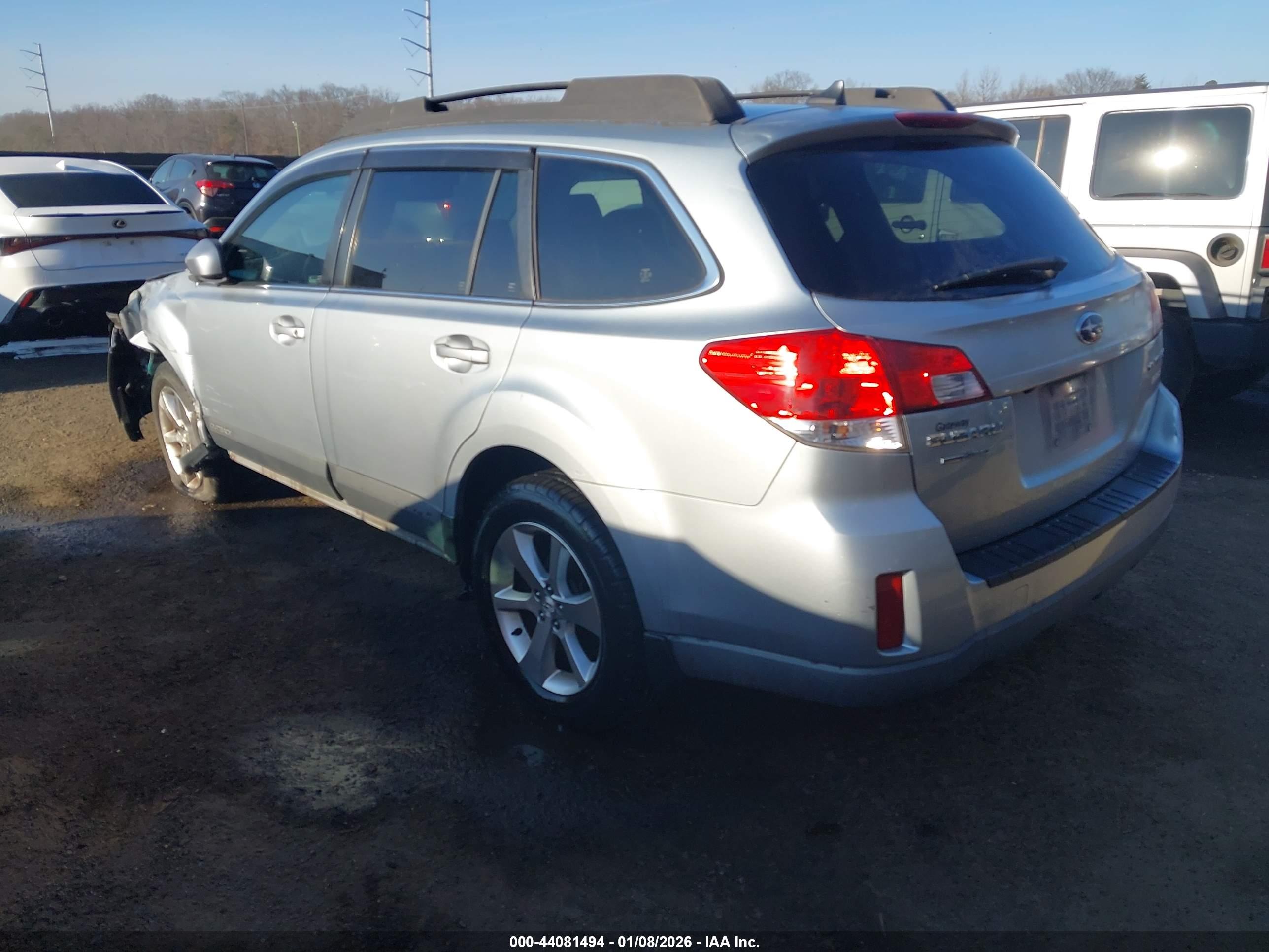 SUBARU OUTBACK image 3