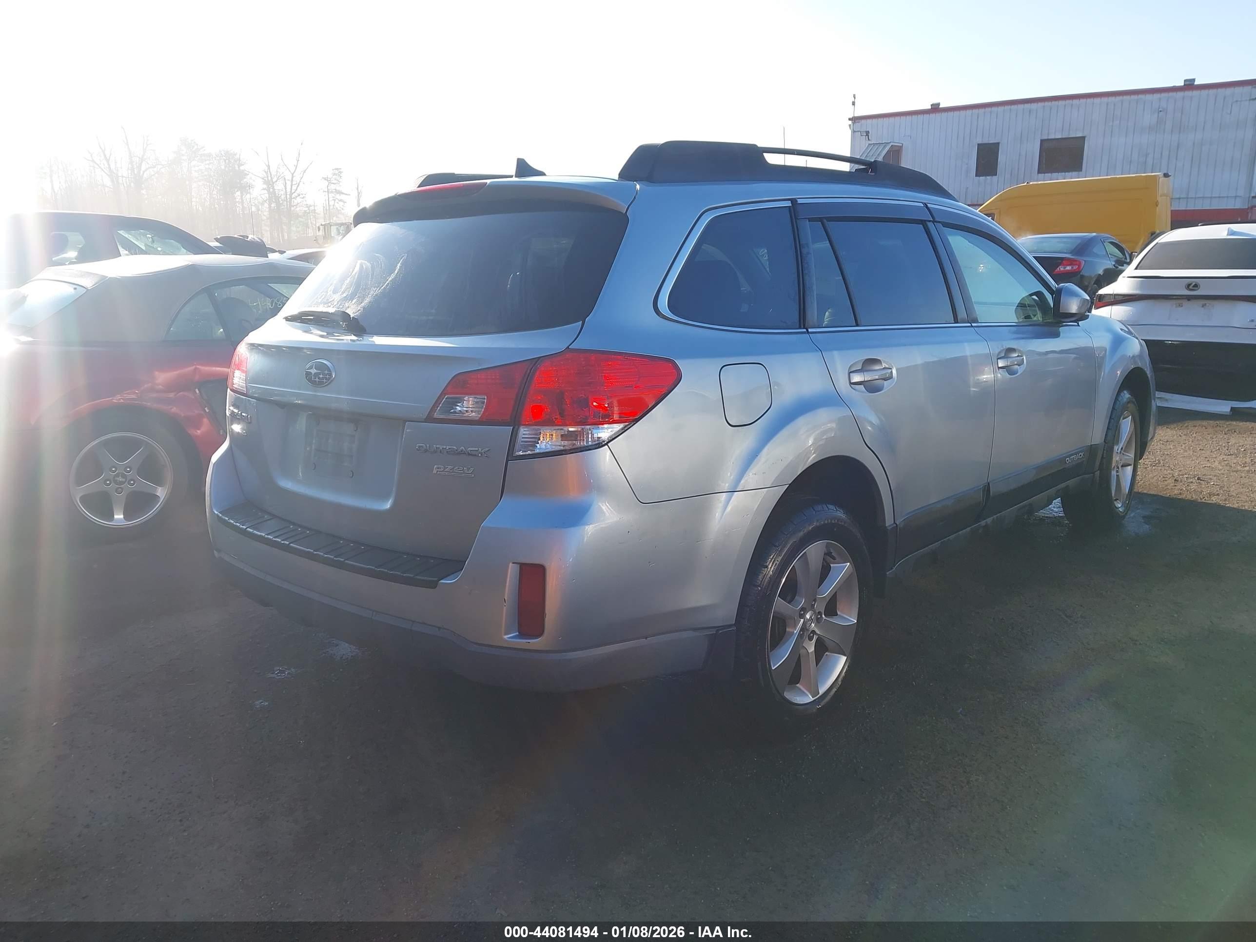 SUBARU OUTBACK image 4