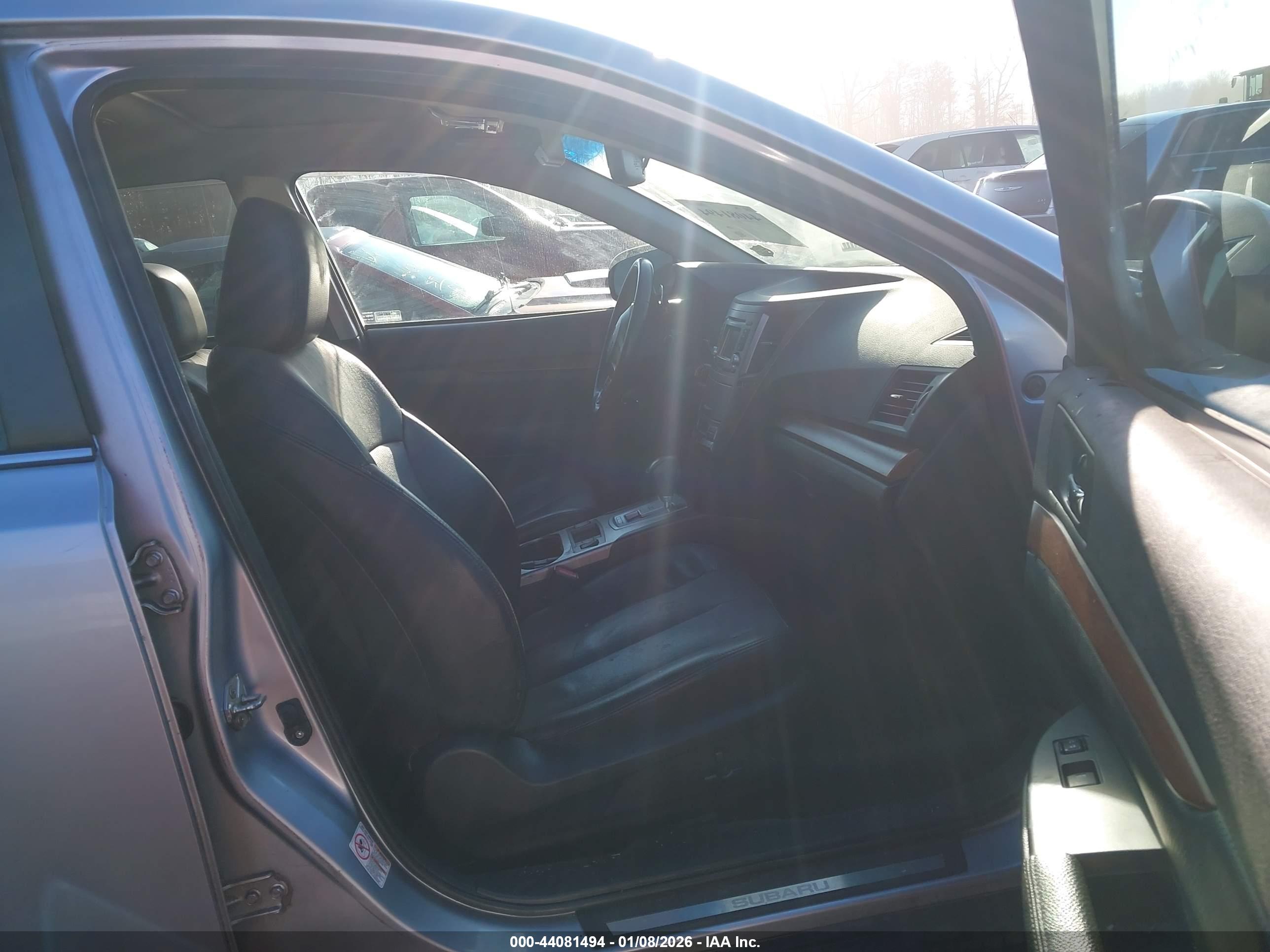 SUBARU OUTBACK image 5