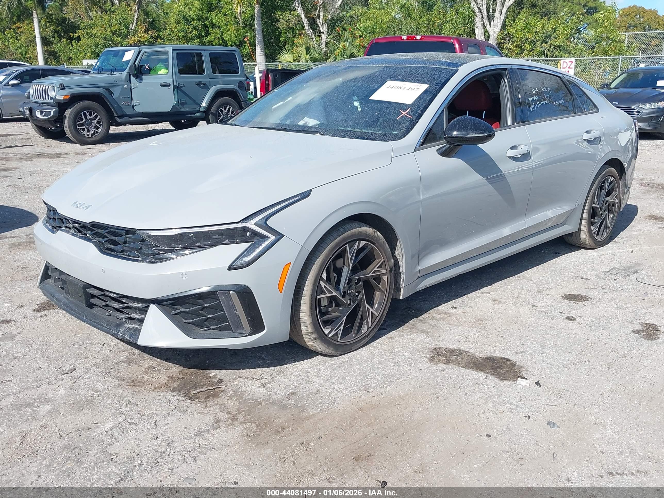KIA K5 image 2