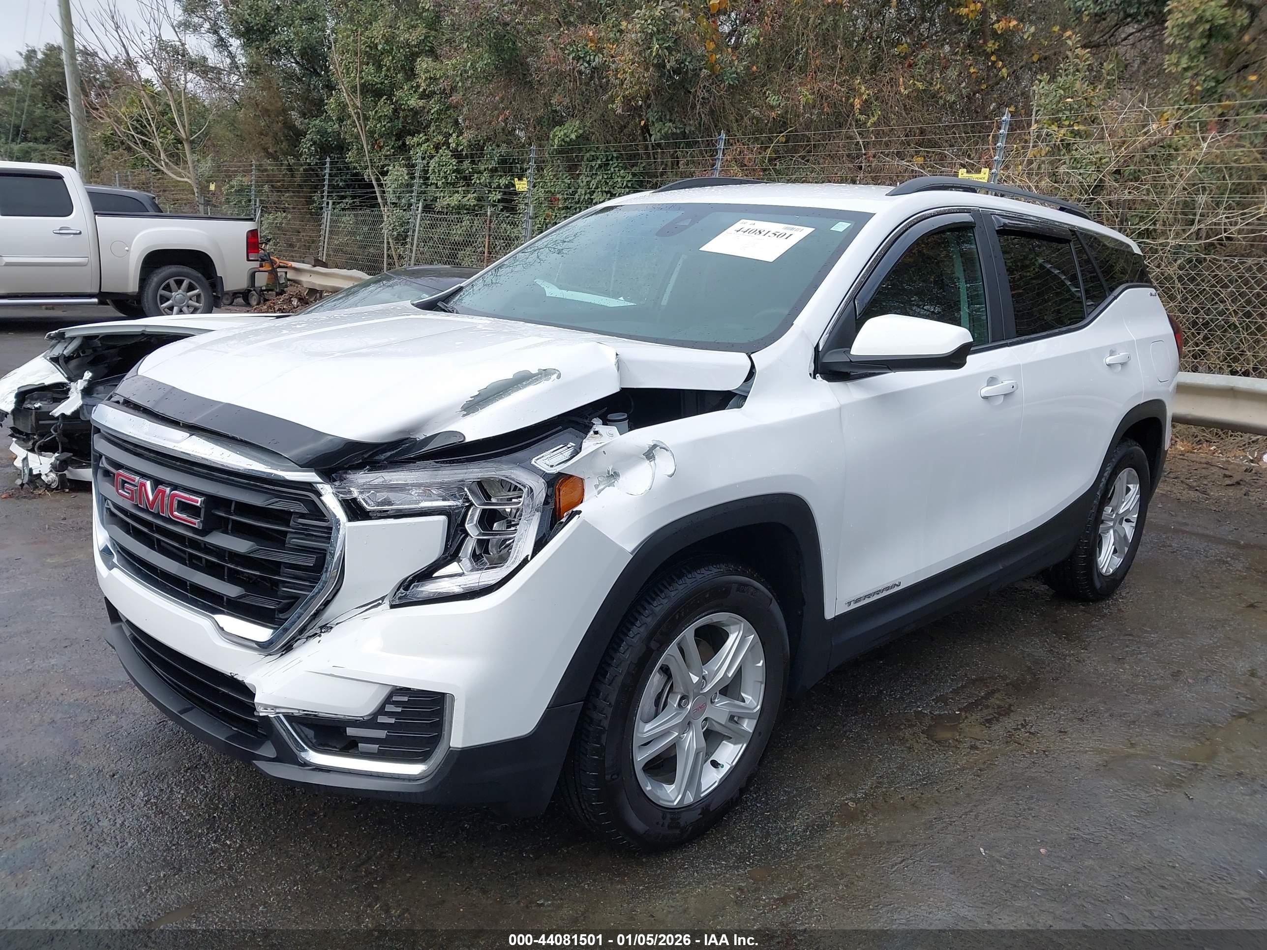 GMC TERRAIN image 2