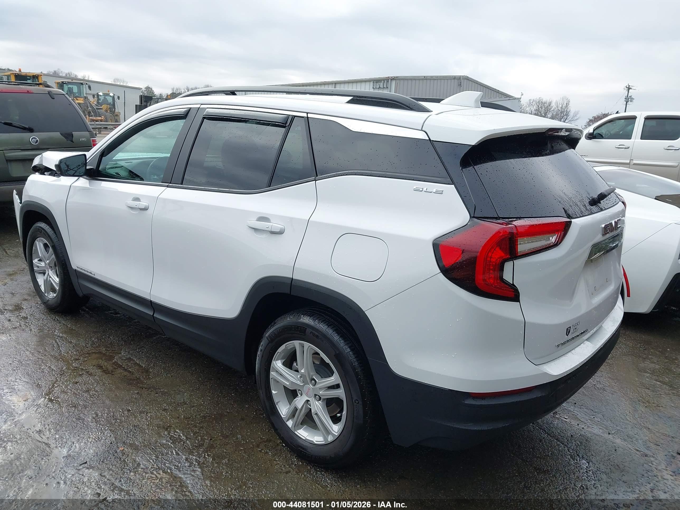 GMC TERRAIN image 3