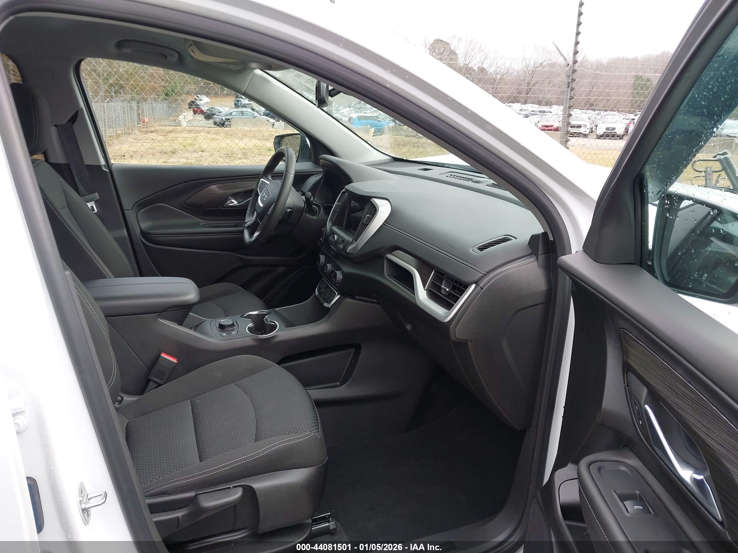 GMC TERRAIN image 5