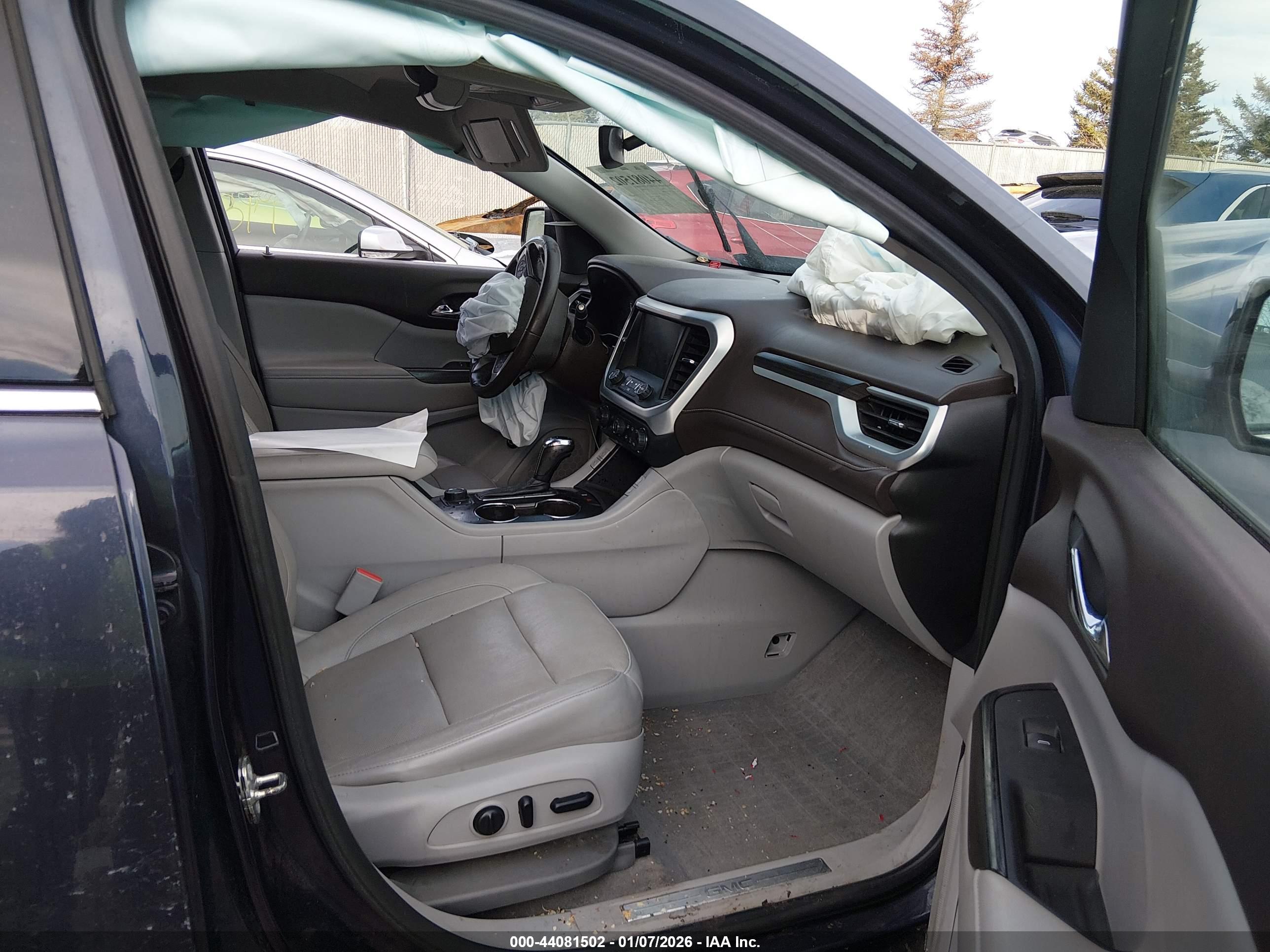 GMC ACADIA image 5