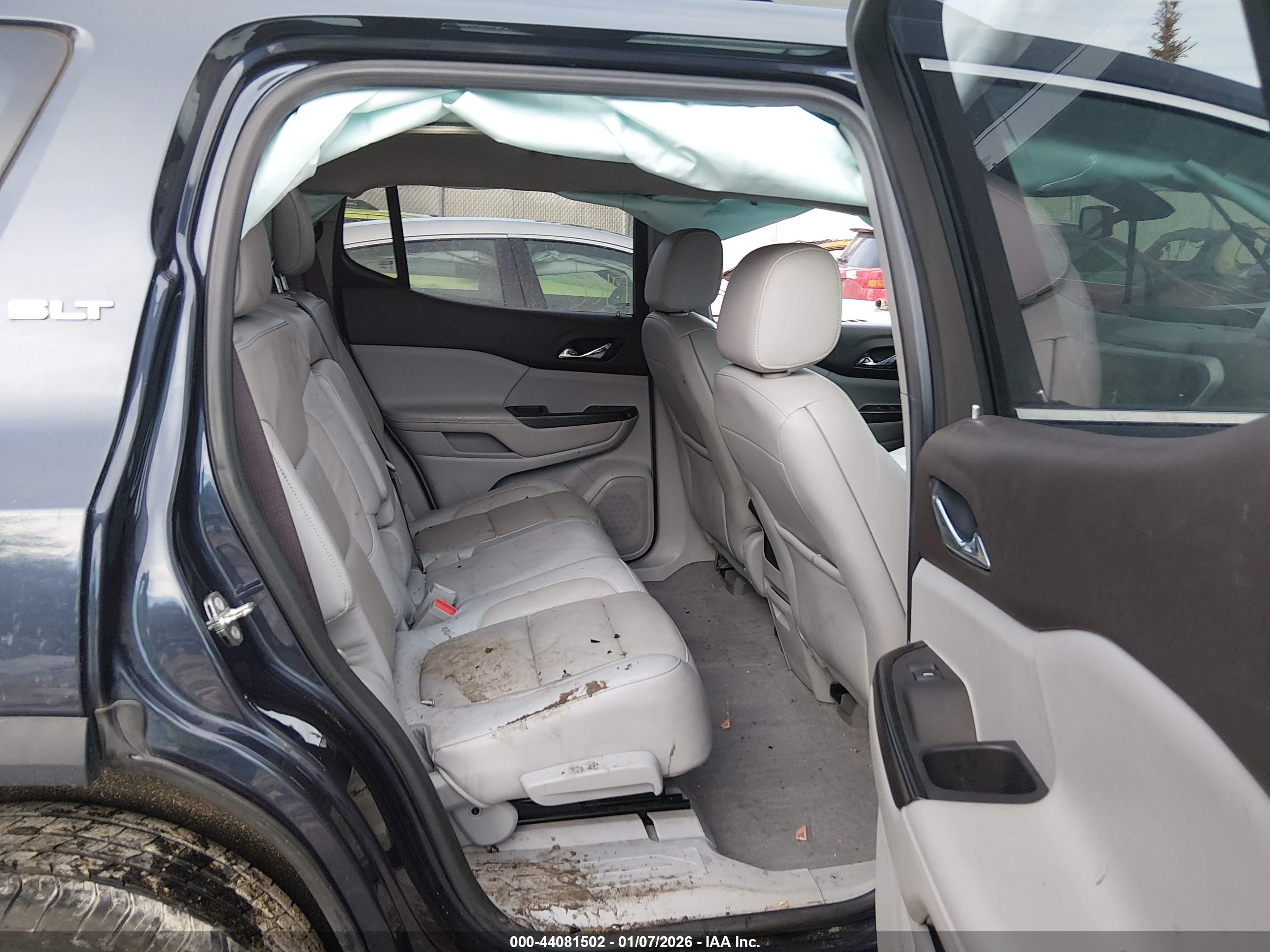 GMC ACADIA image 8