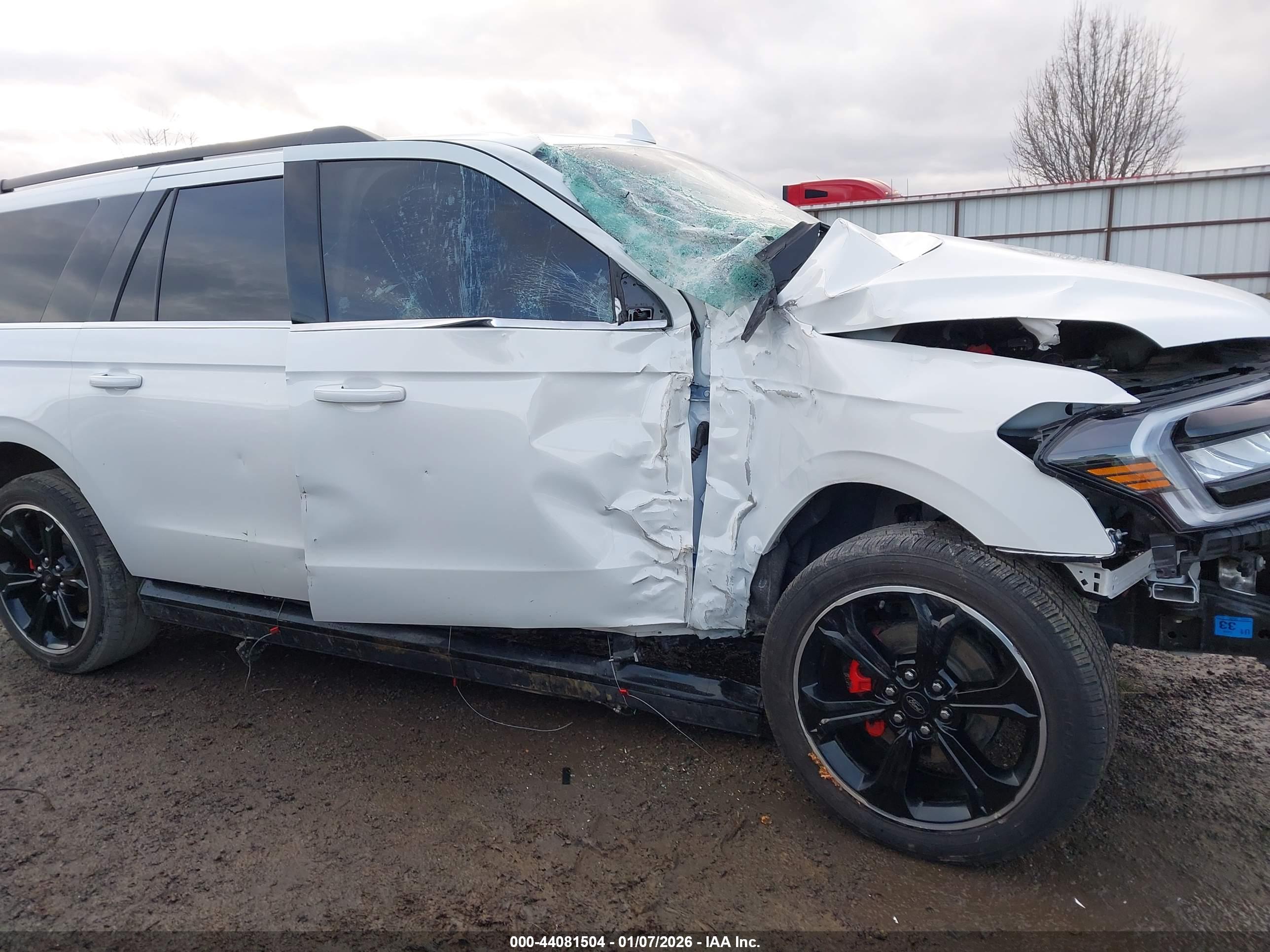FORD EXPEDITION image 6