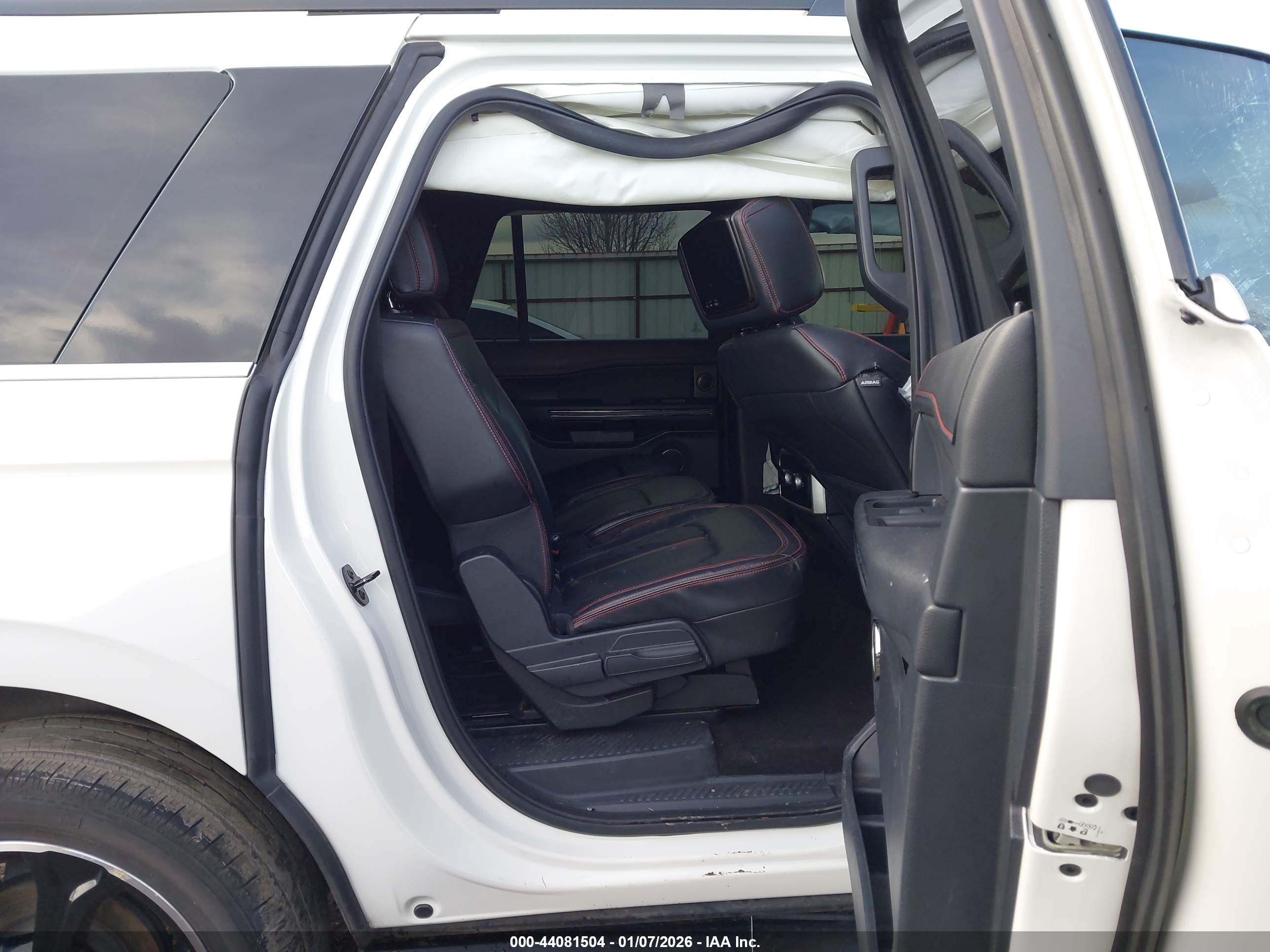 FORD EXPEDITION image 8