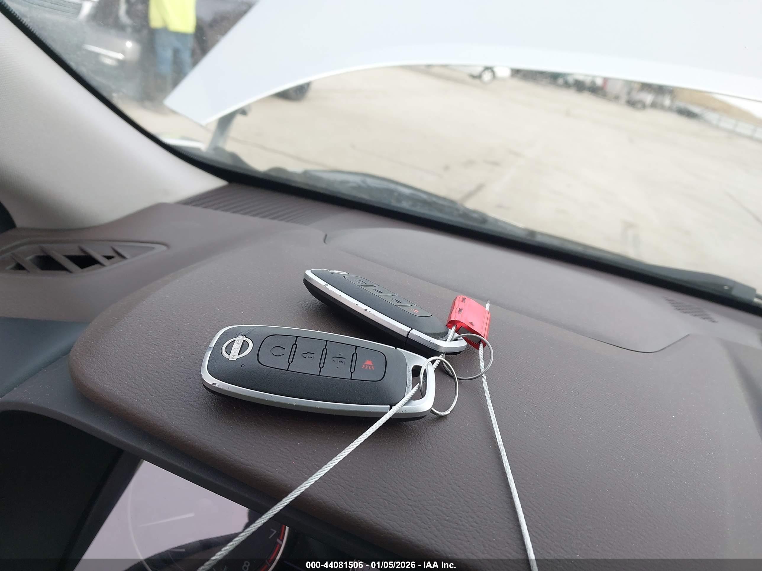 NISSAN ROGUE image 11