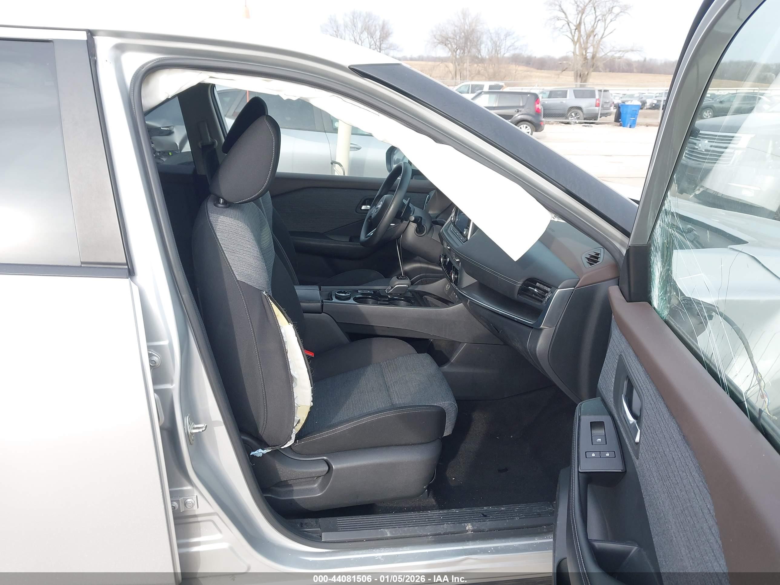 NISSAN ROGUE image 5