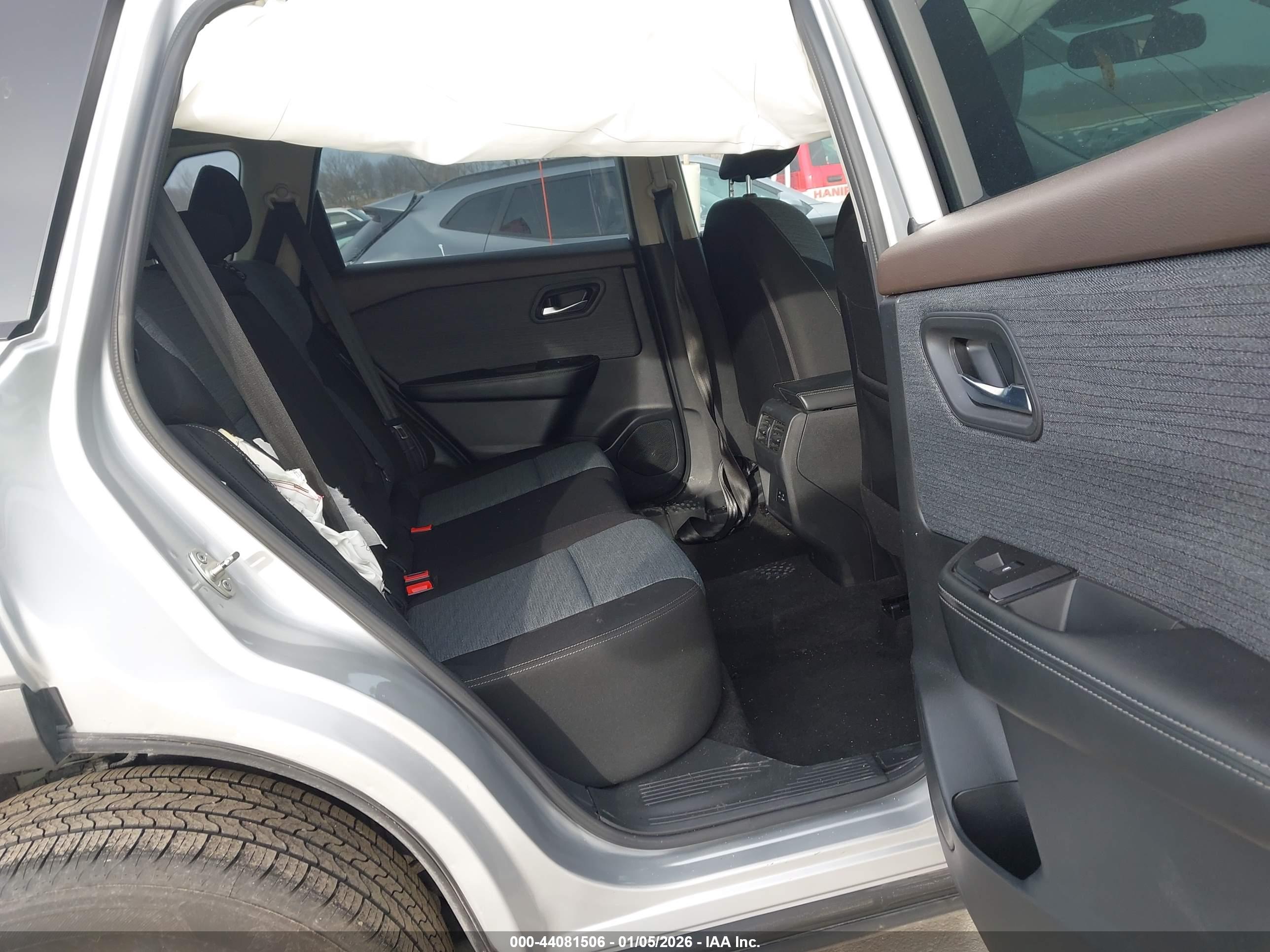 NISSAN ROGUE image 8