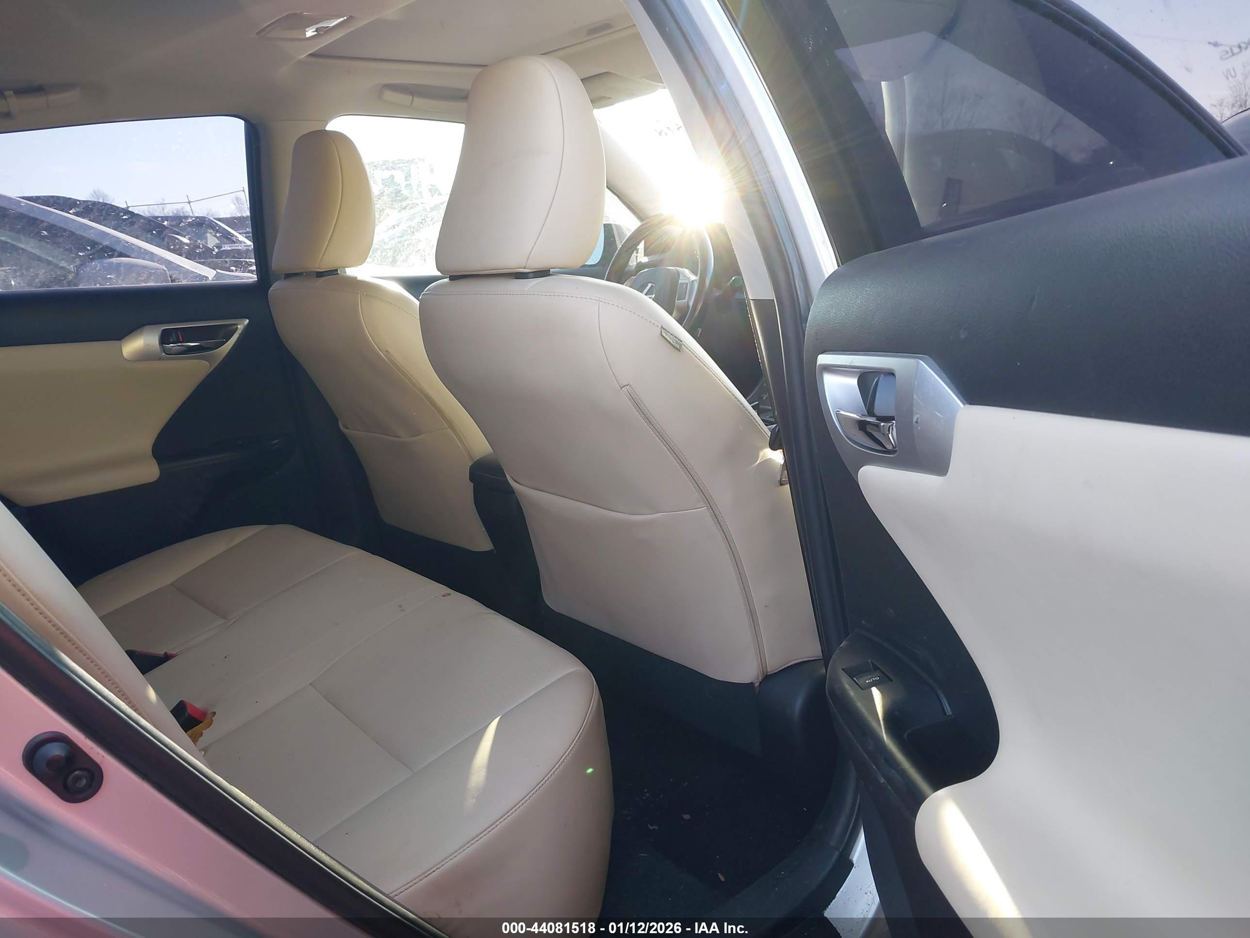 LEXUS CT image 8