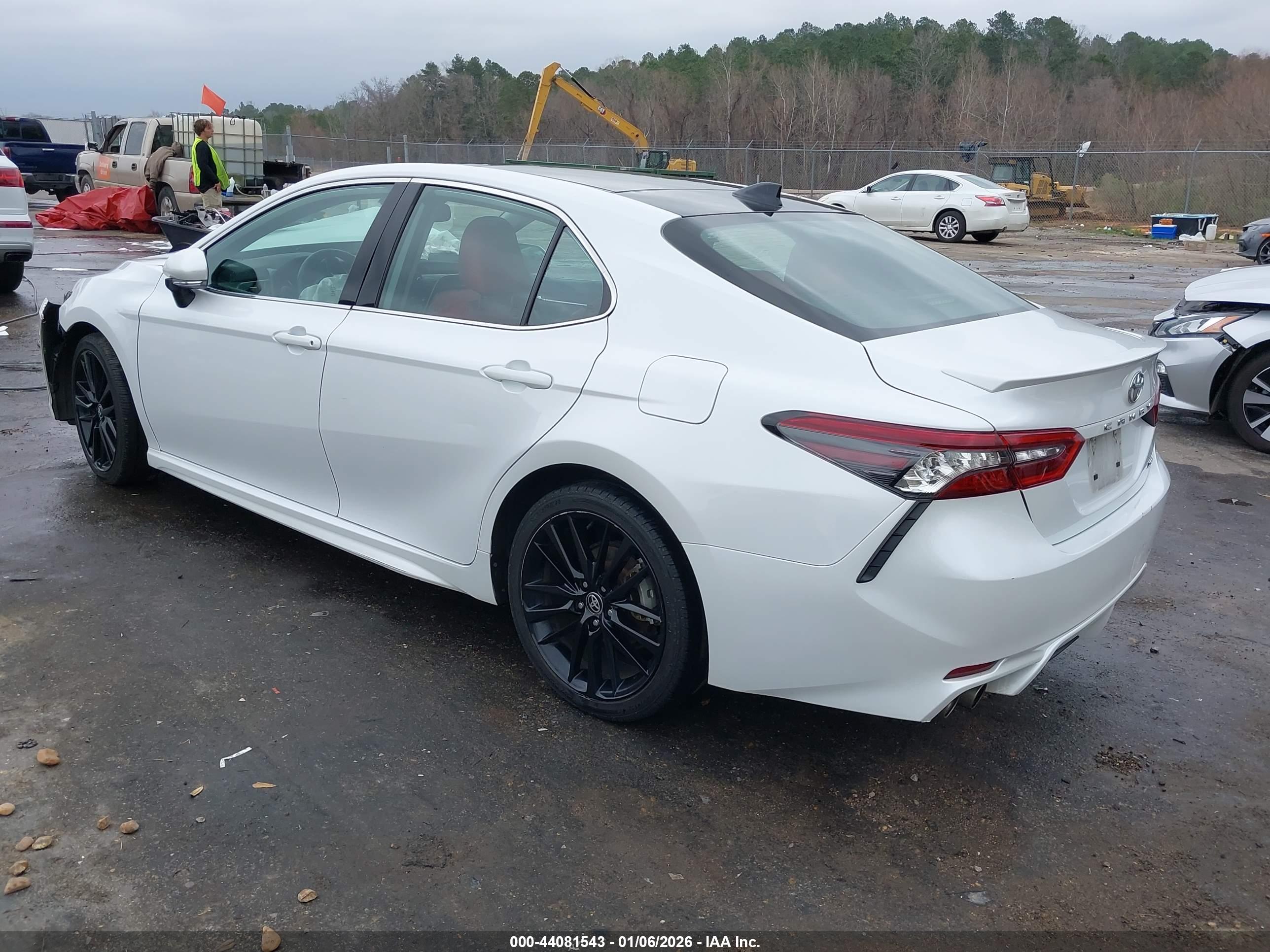 TOYOTA CAMRY image 3