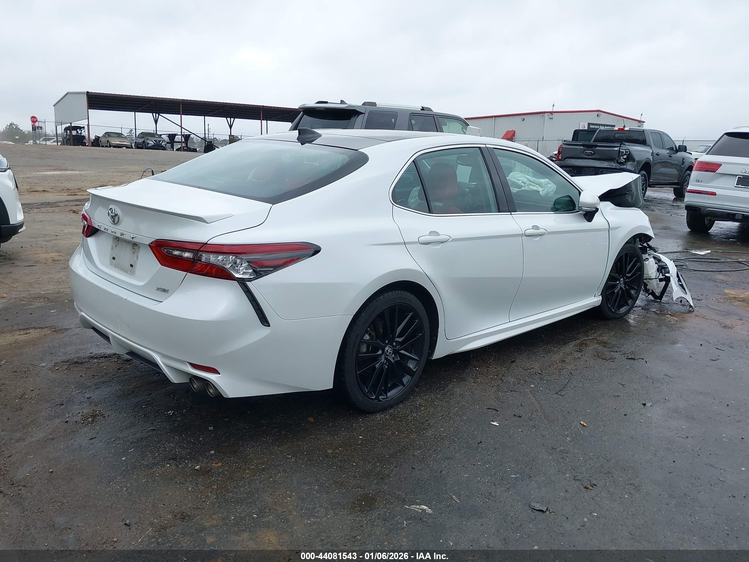 TOYOTA CAMRY image 4