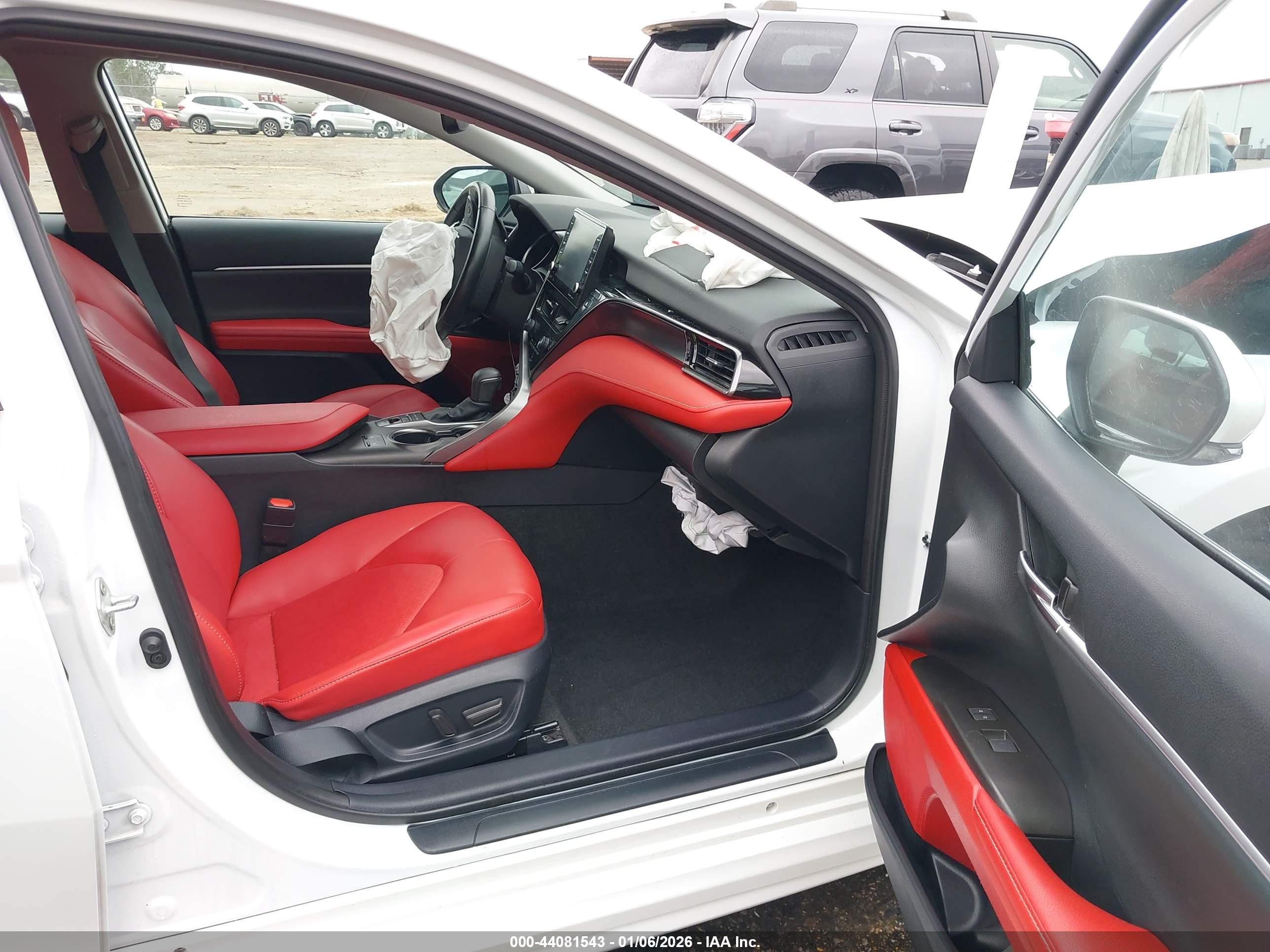 TOYOTA CAMRY image 5