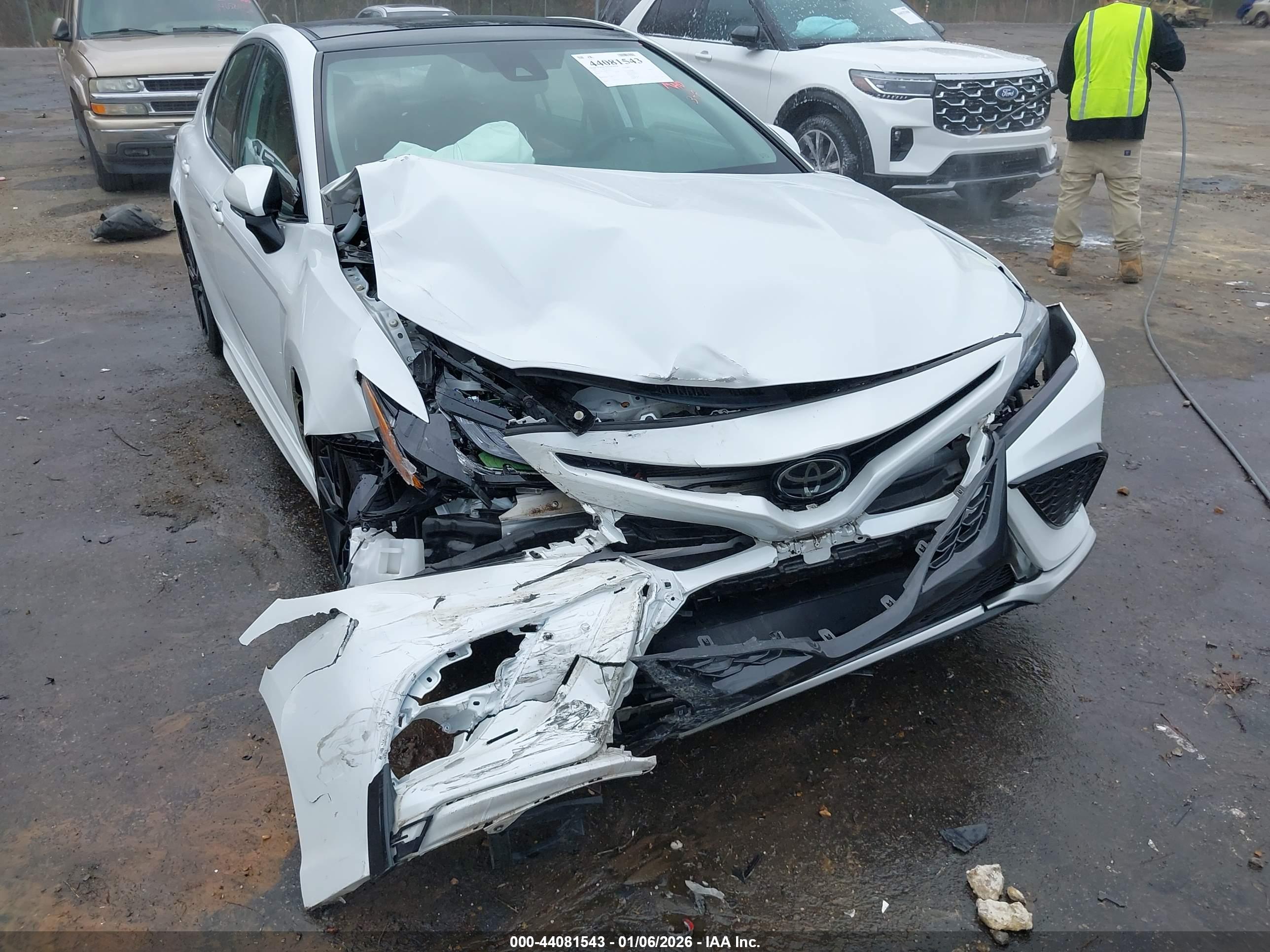 TOYOTA CAMRY image 6
