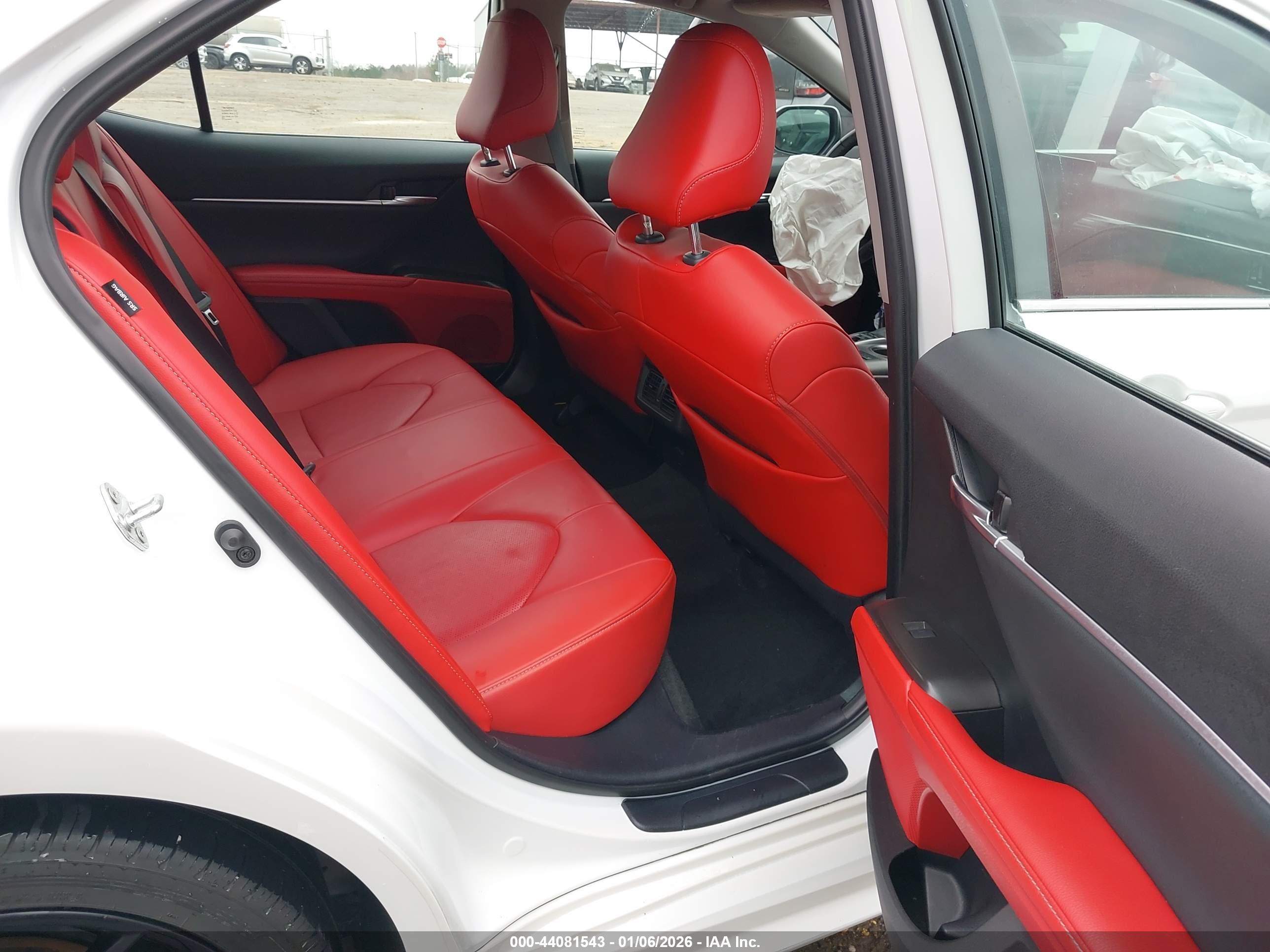 TOYOTA CAMRY image 8