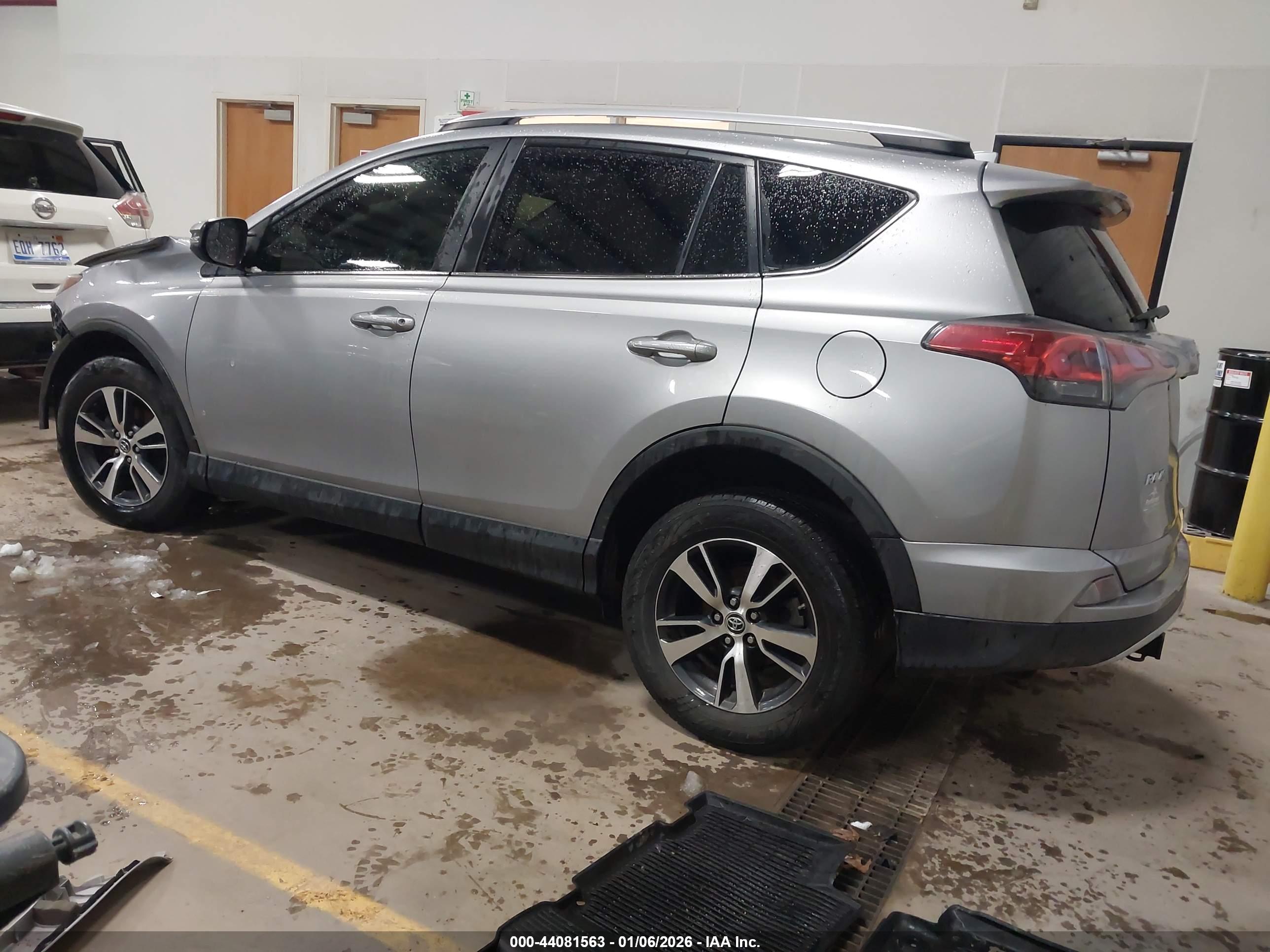 TOYOTA RAV4 image 3