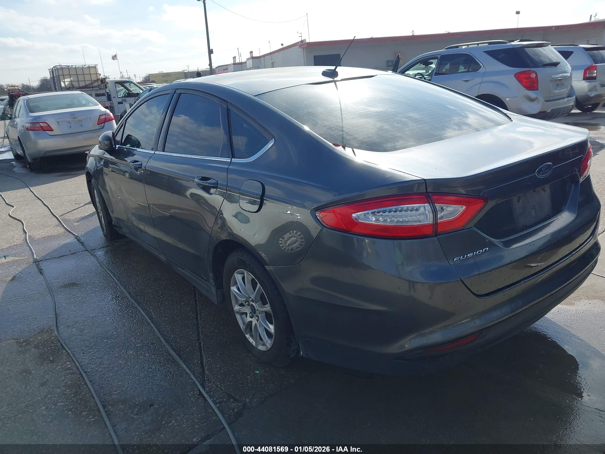 FORD FUSION image 3