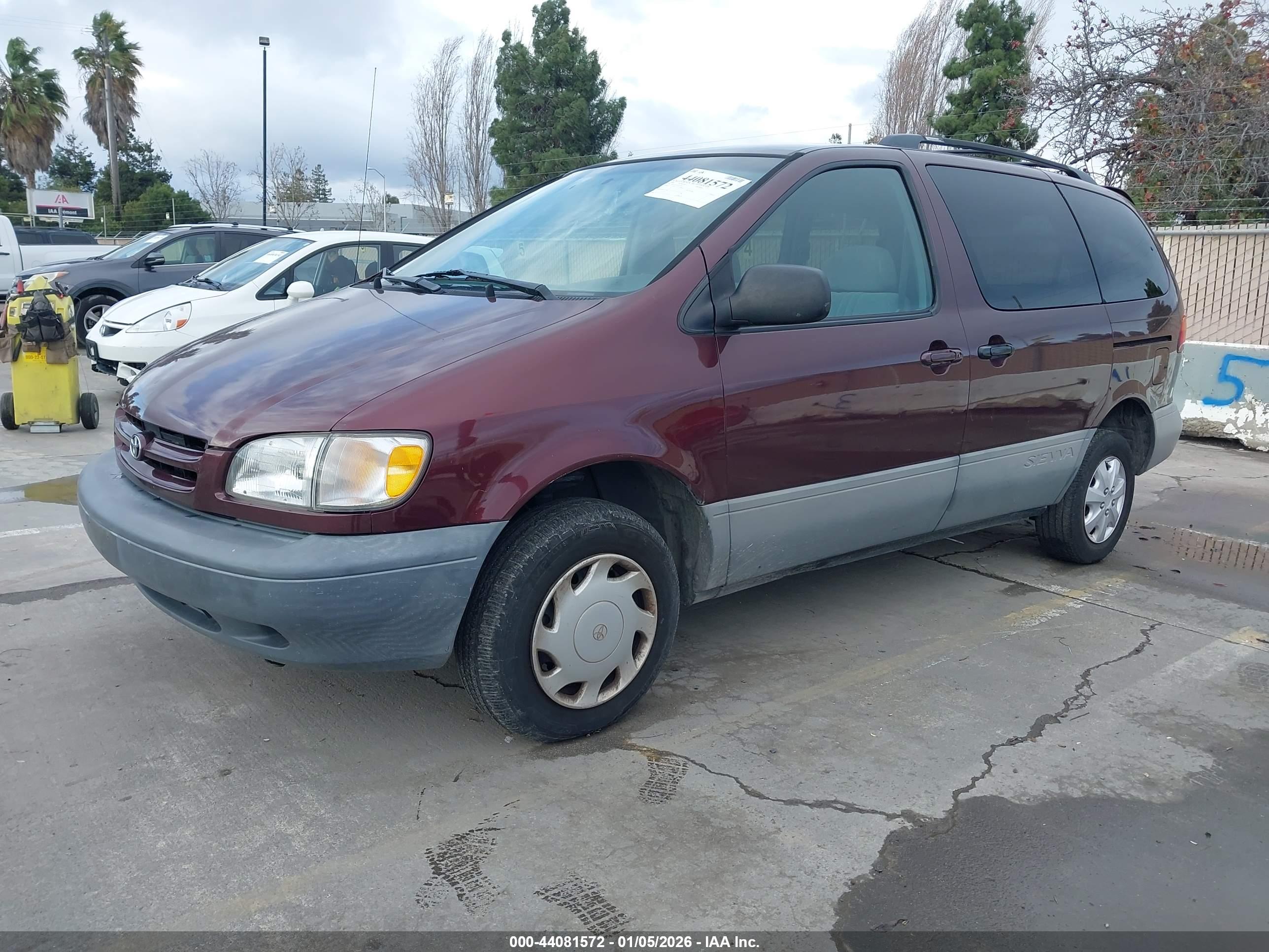 TOYOTA SIENNA image 2