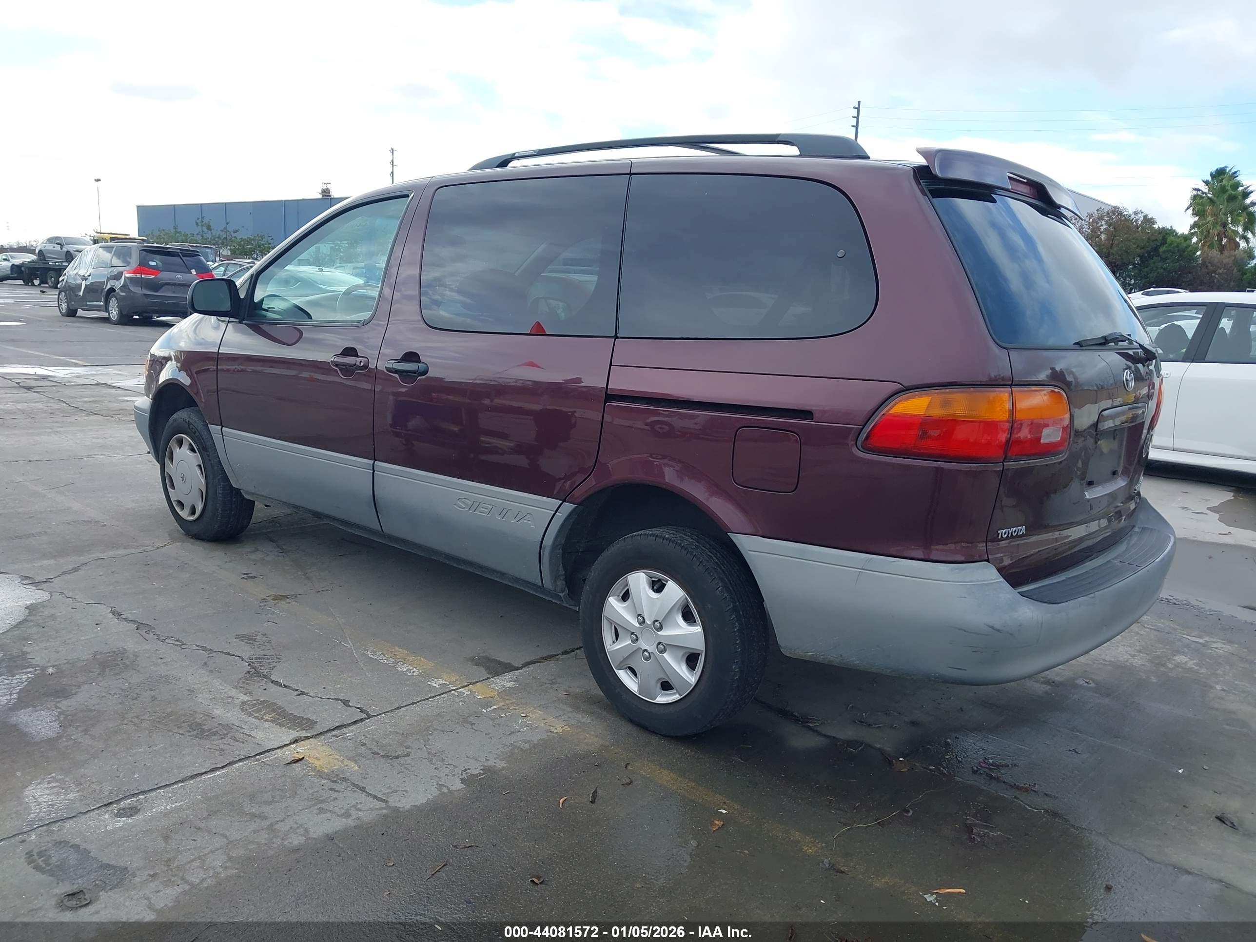 TOYOTA SIENNA image 3