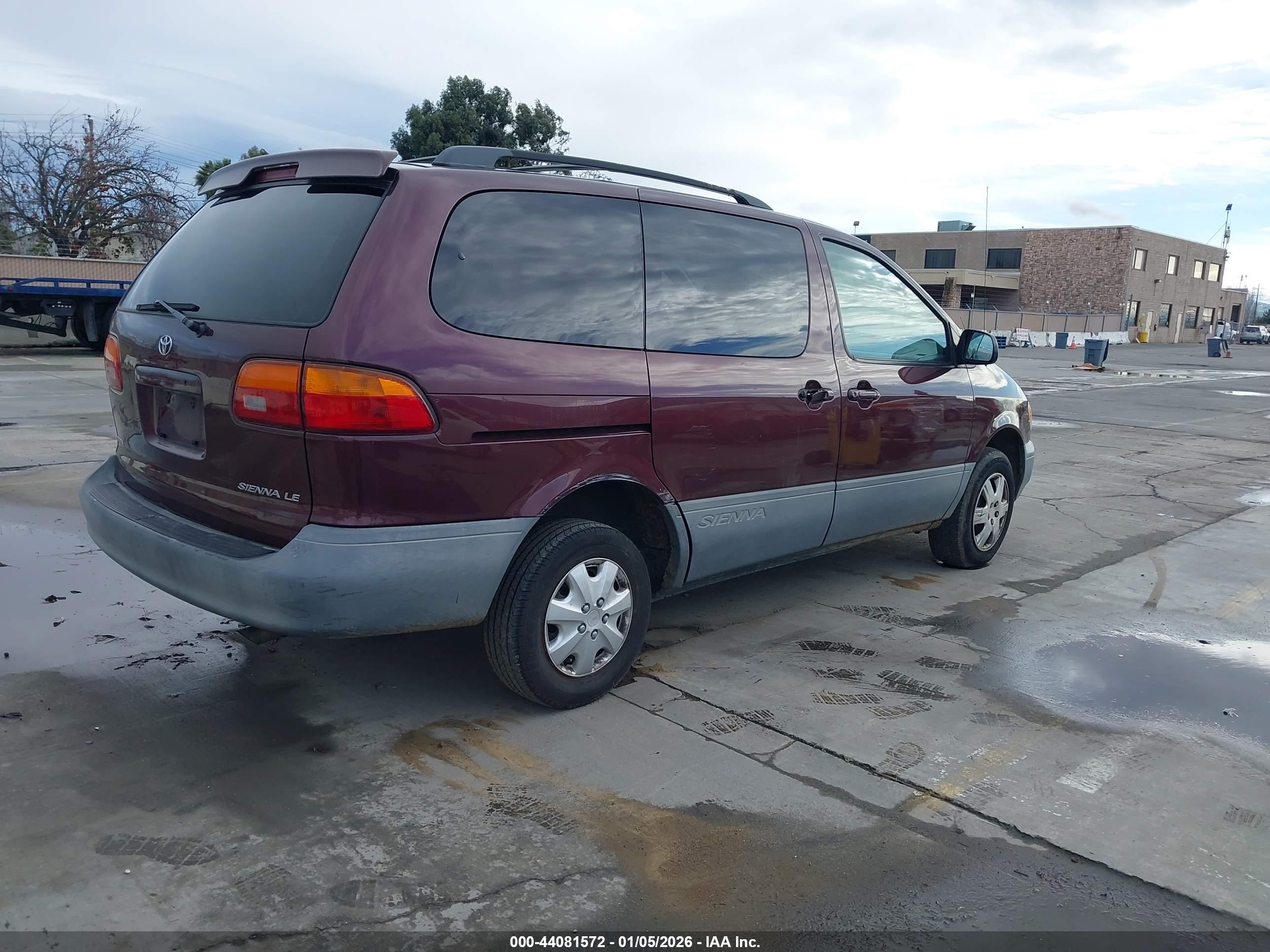TOYOTA SIENNA image 4