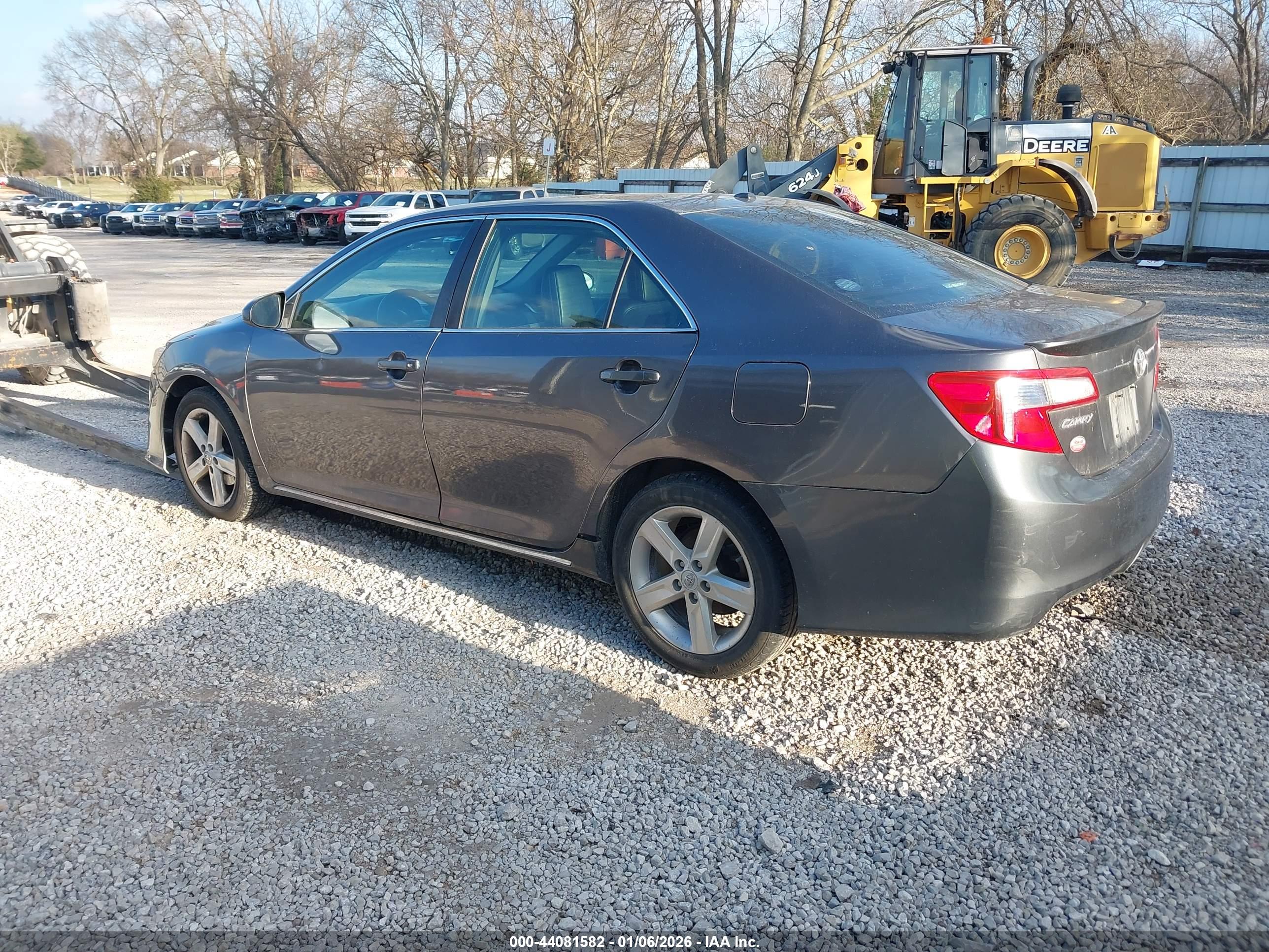TOYOTA CAMRY image 3