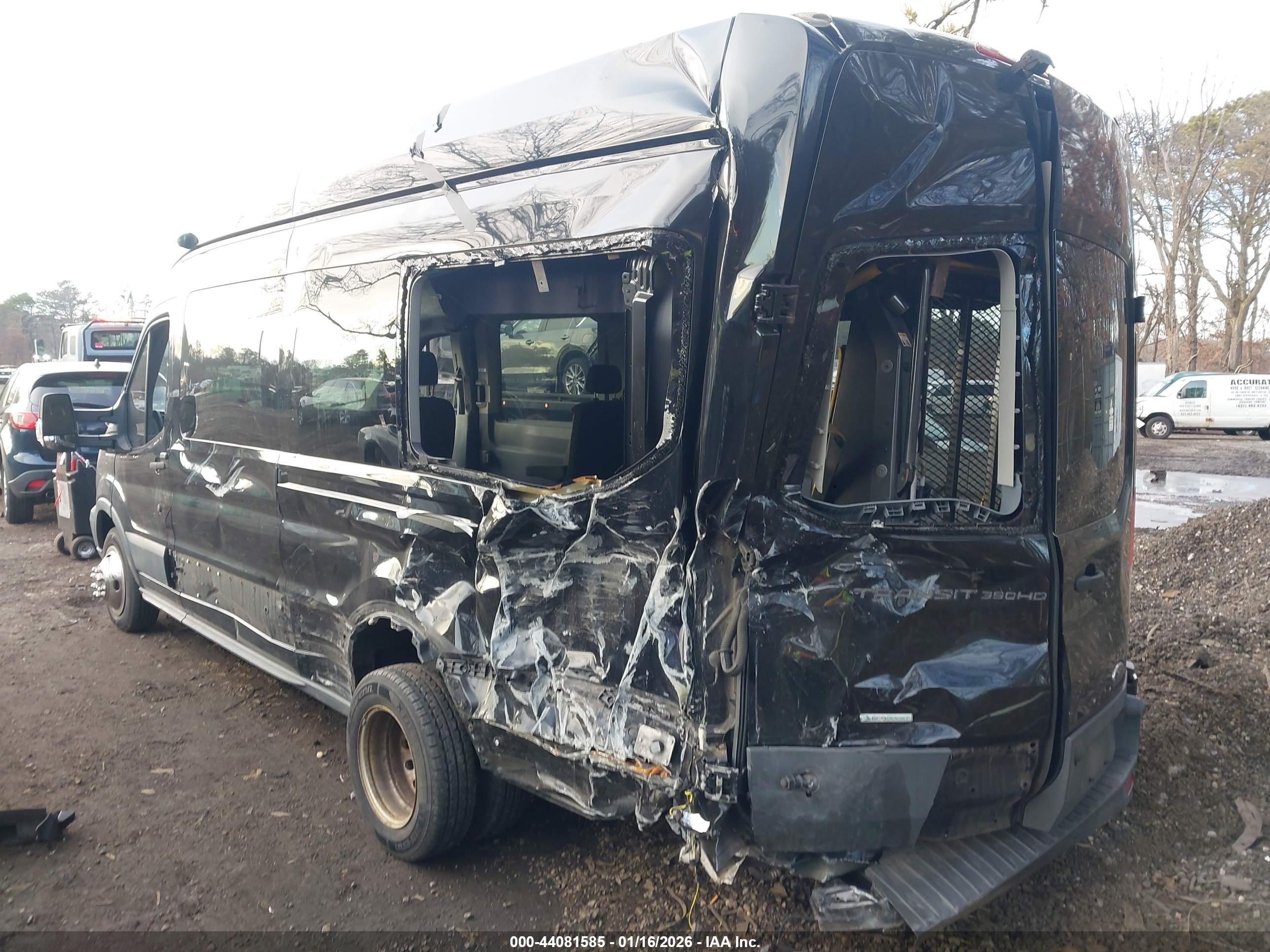 FORD TRANSIT-350 image 3
