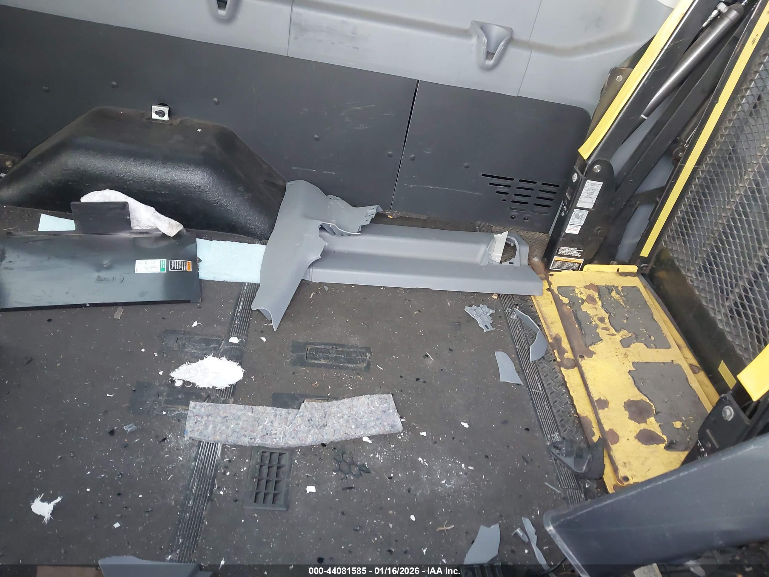 FORD TRANSIT-350 image 7