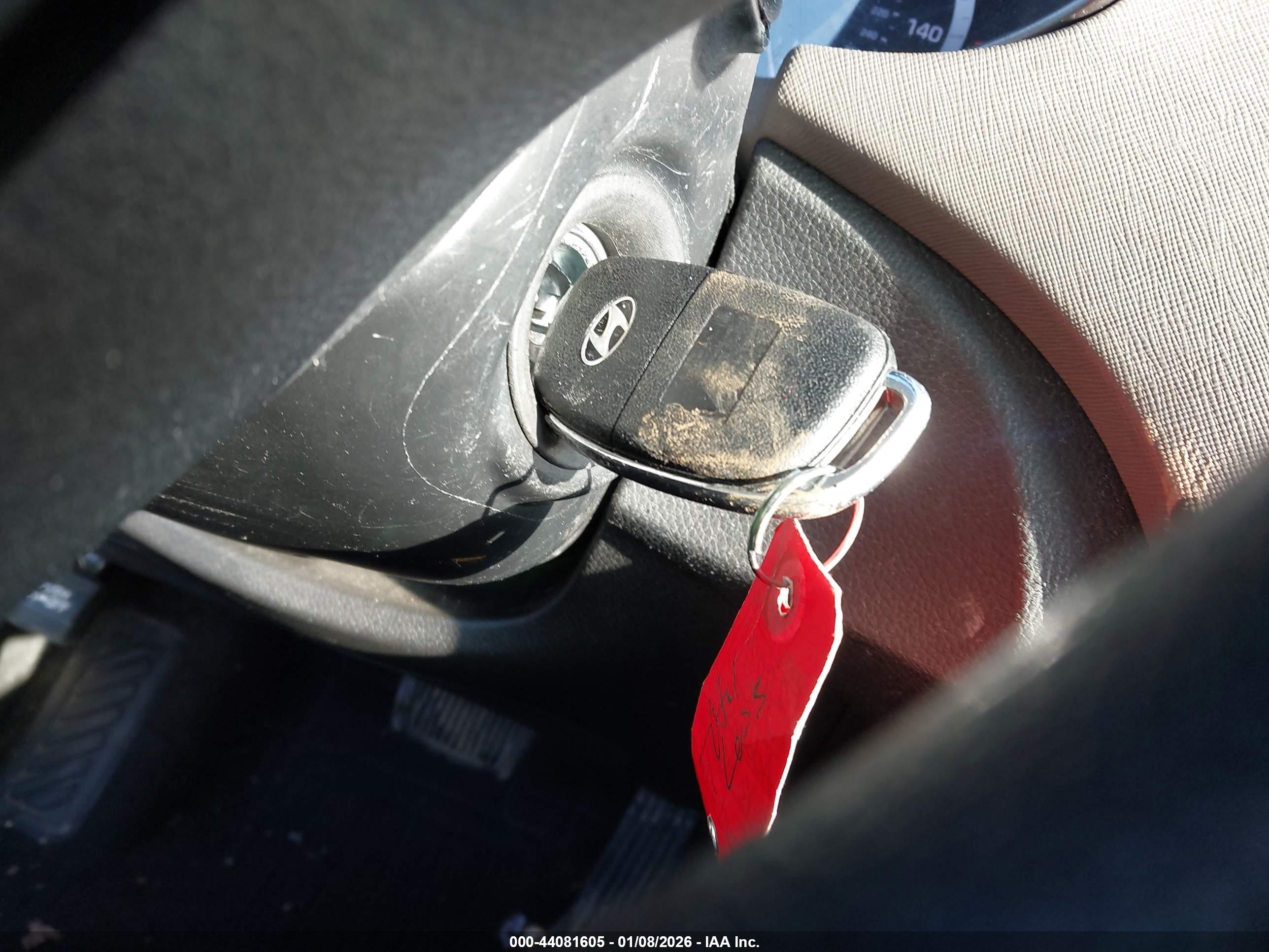 HYUNDAI SANTA image 11