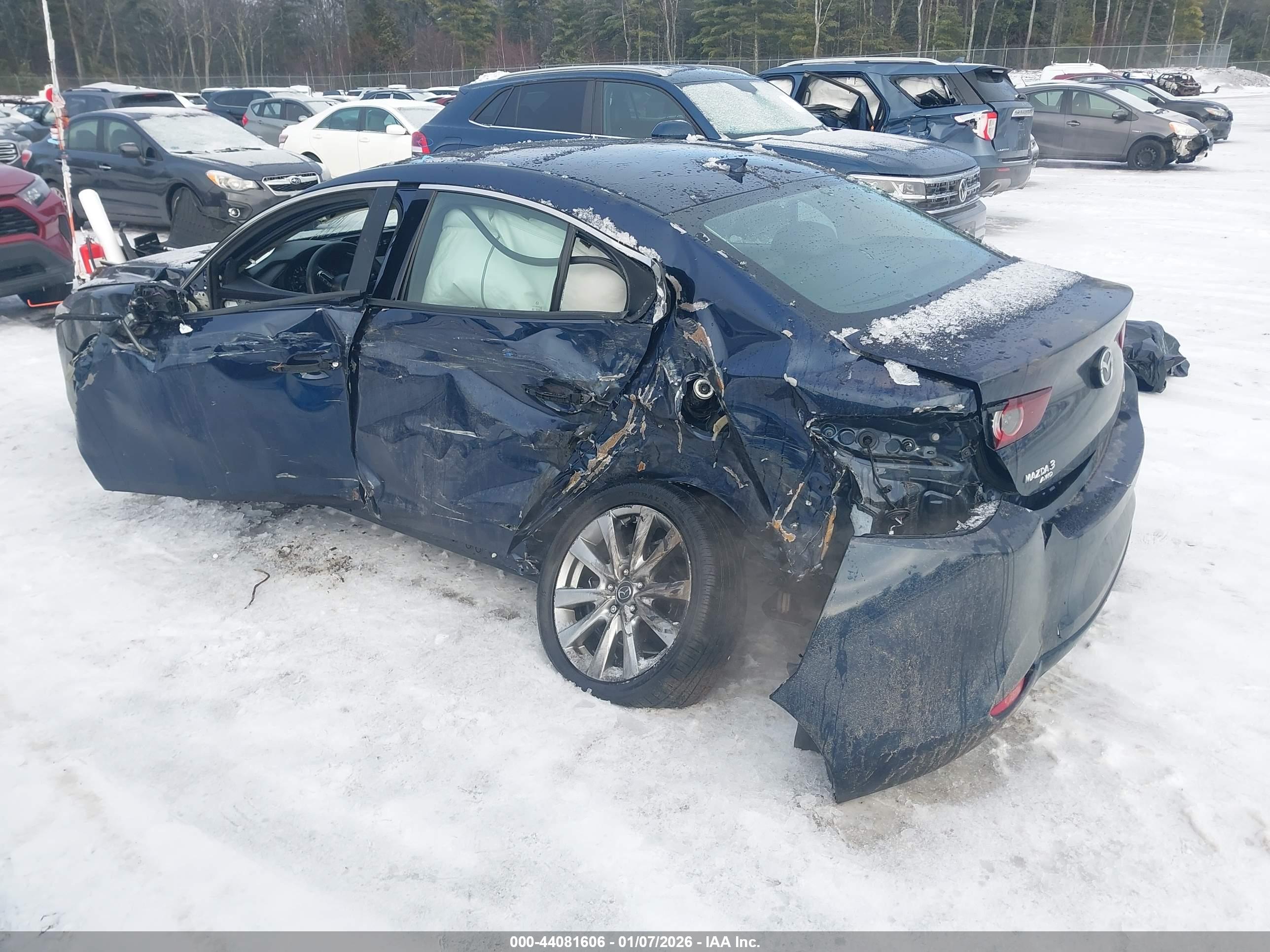MAZDA MAZDA3 image 3
