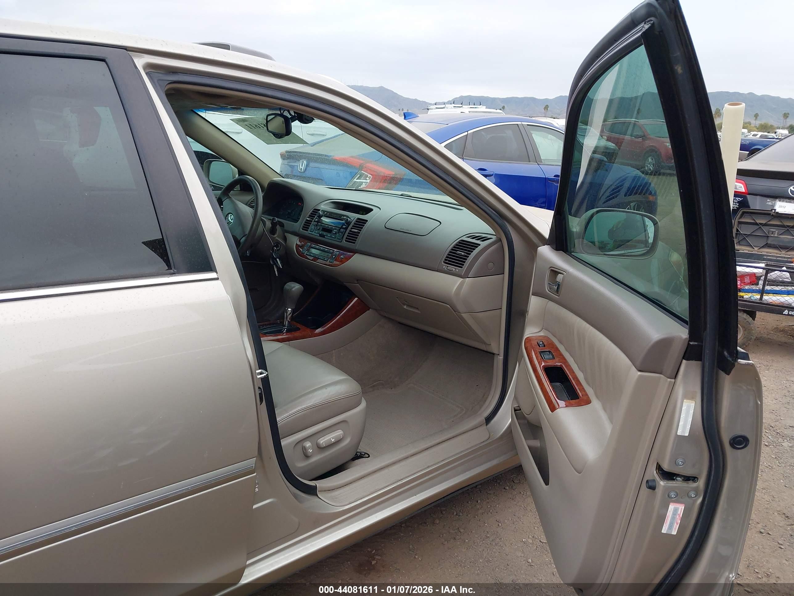 TOYOTA CAMRY image 5