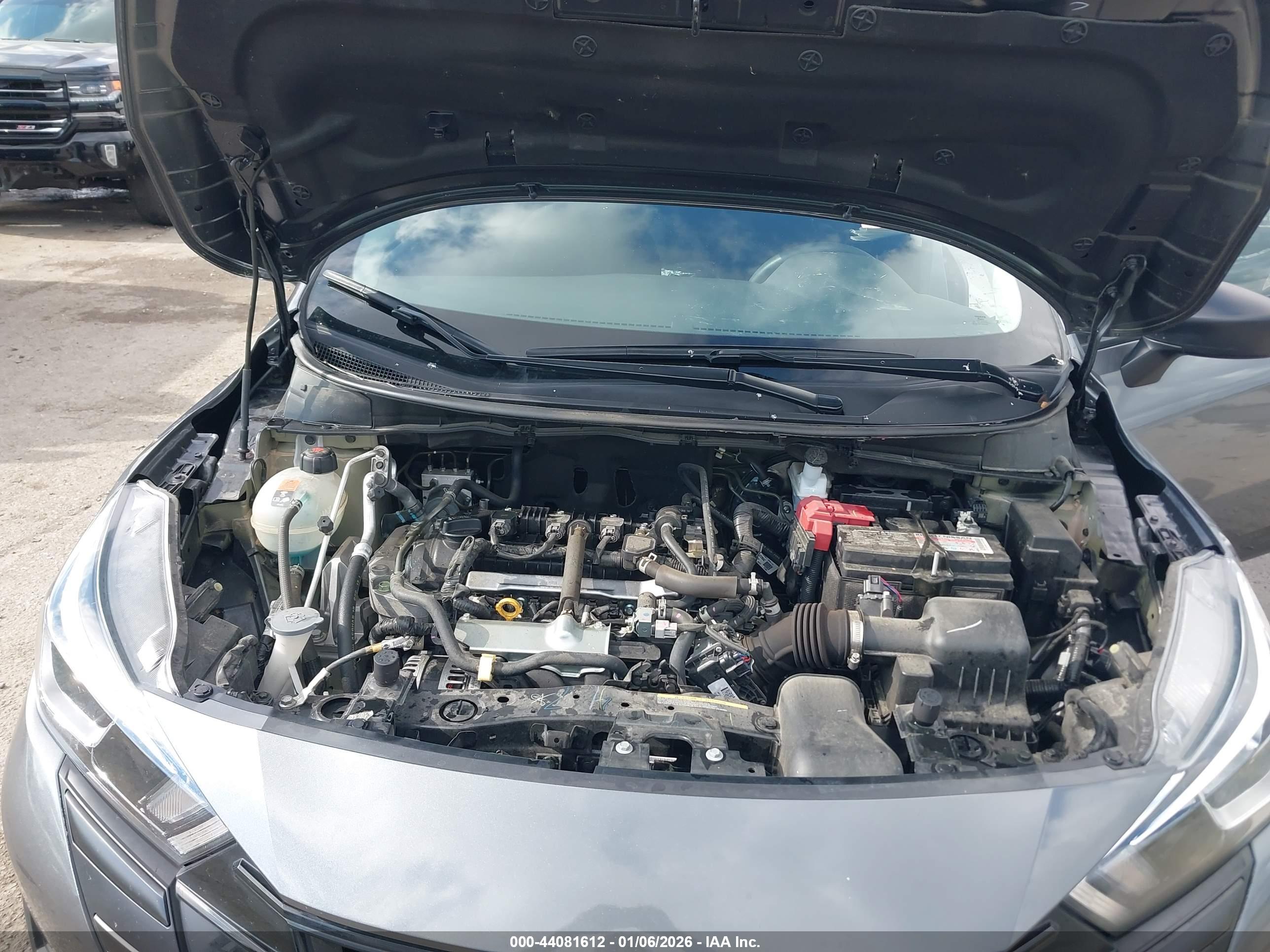 NISSAN VERSA image 10
