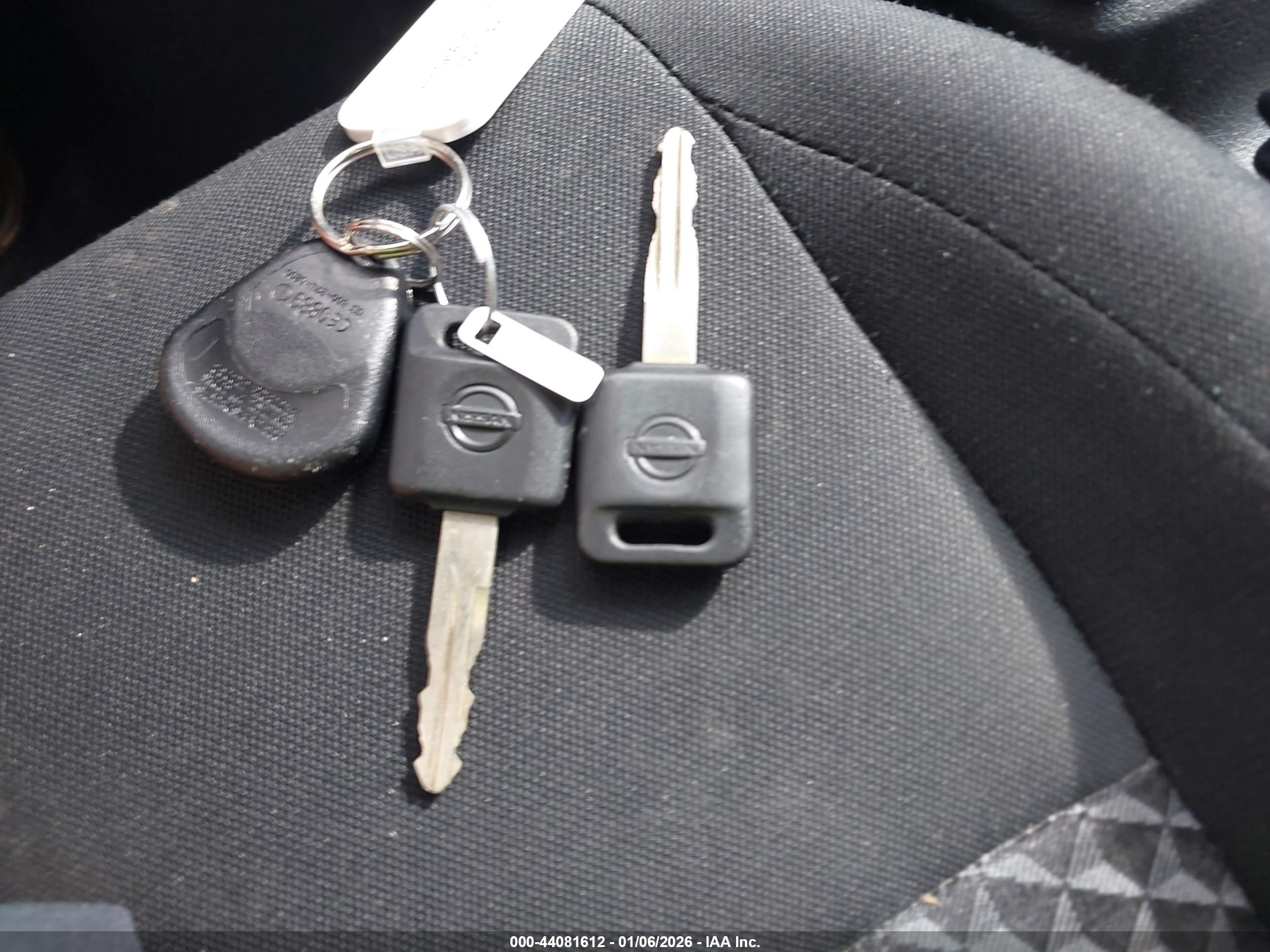 NISSAN VERSA image 11
