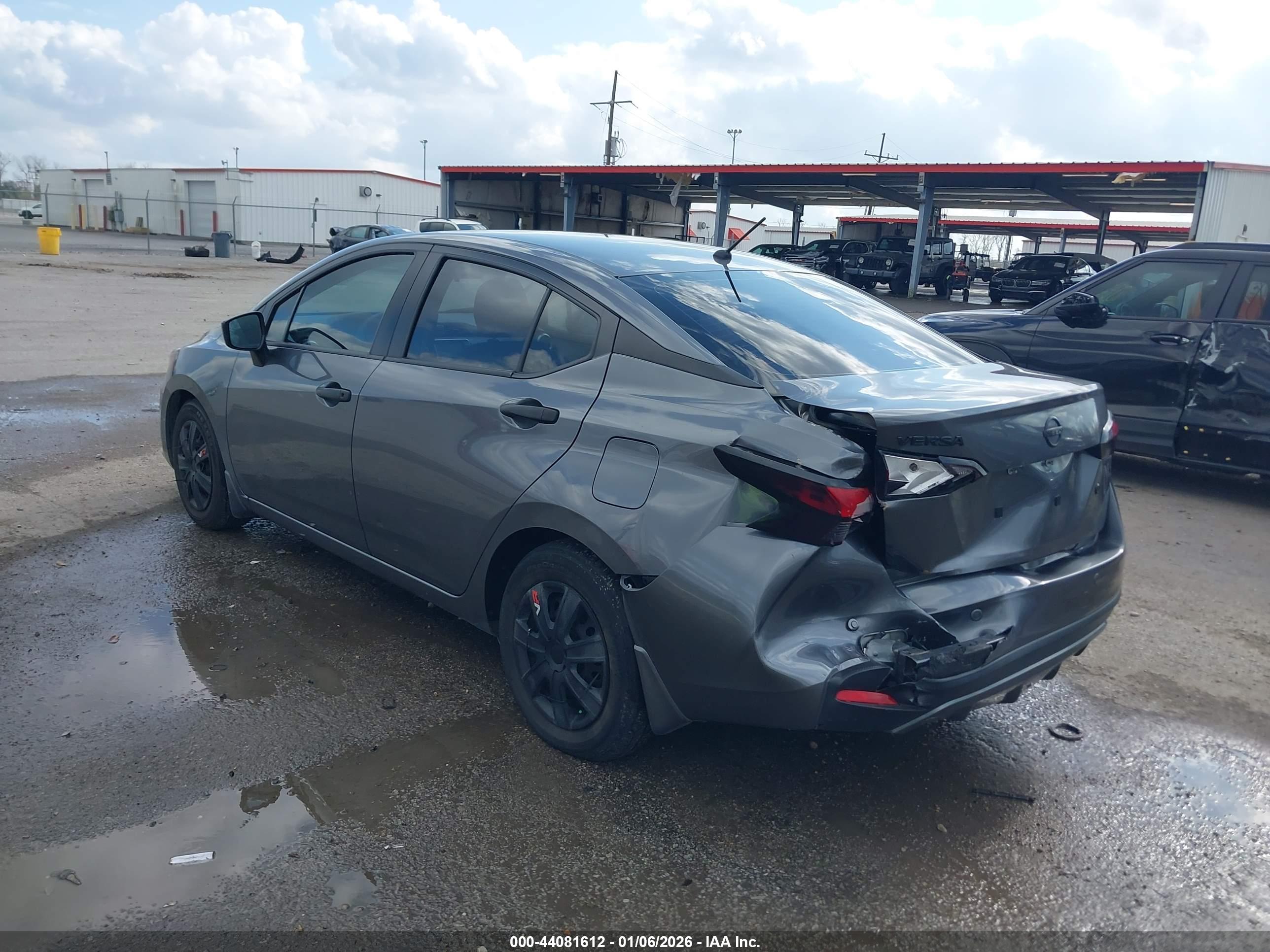 NISSAN VERSA image 3