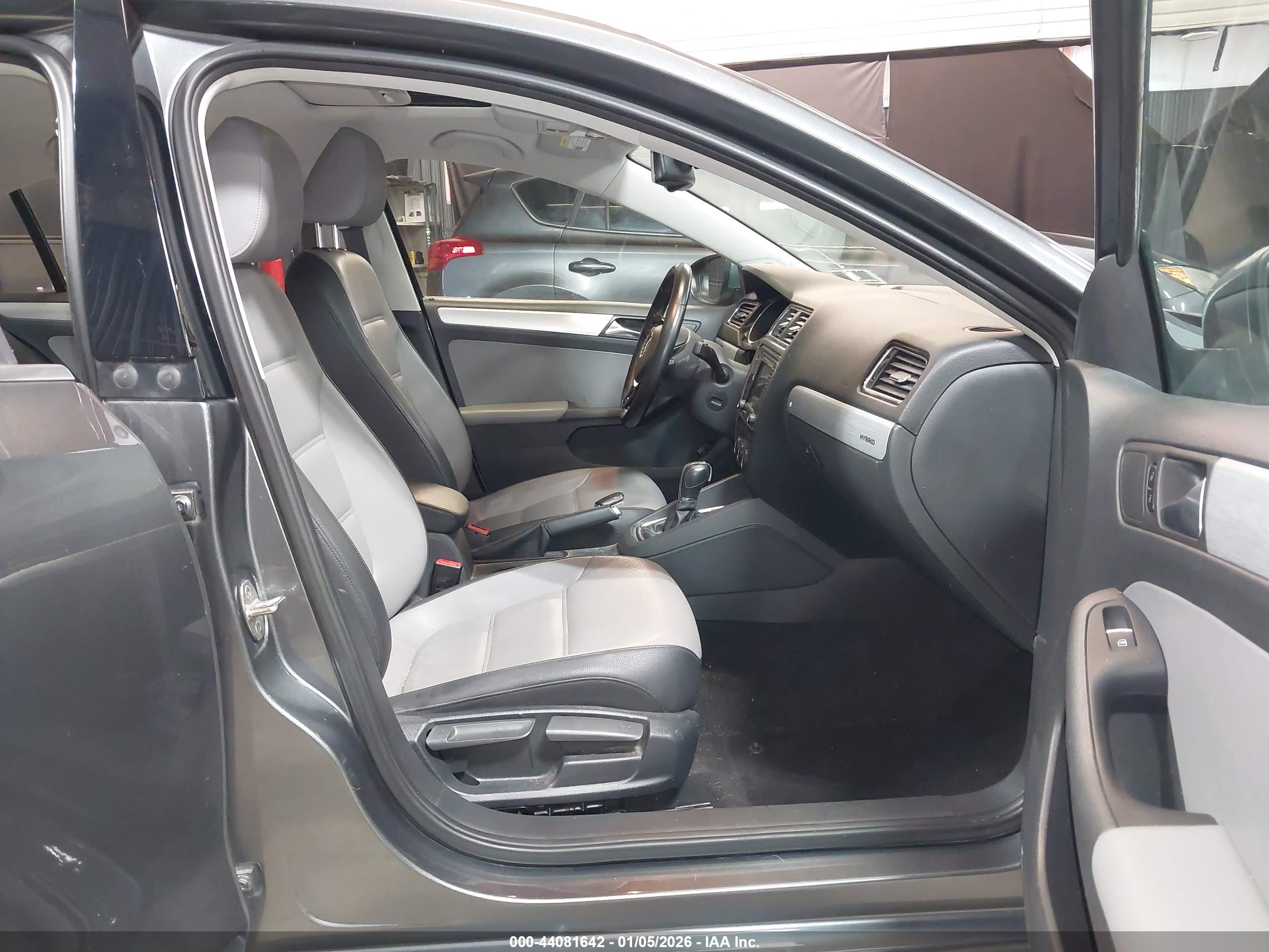 VOLKSWAGEN JETTA image 5