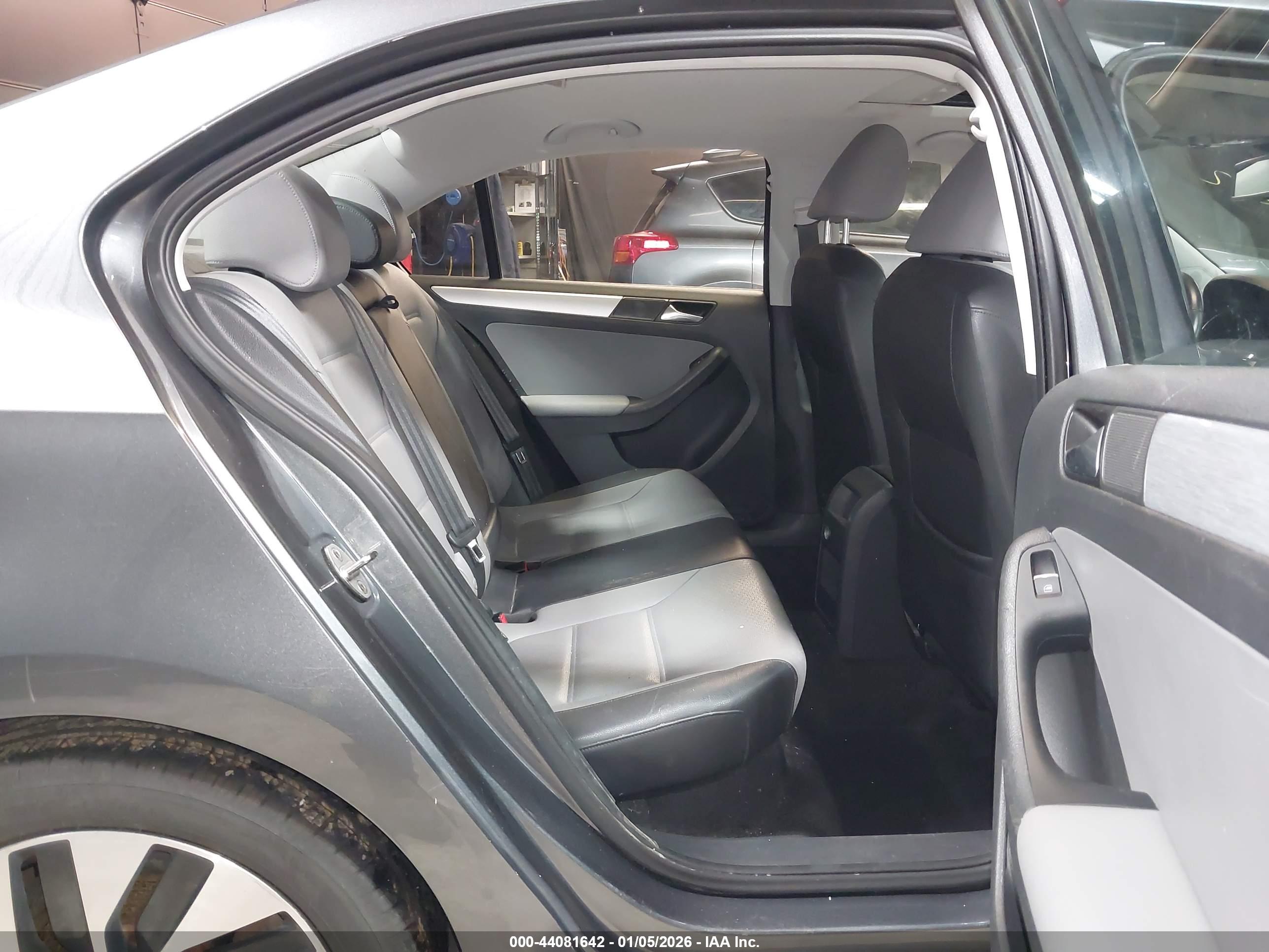 VOLKSWAGEN JETTA image 8