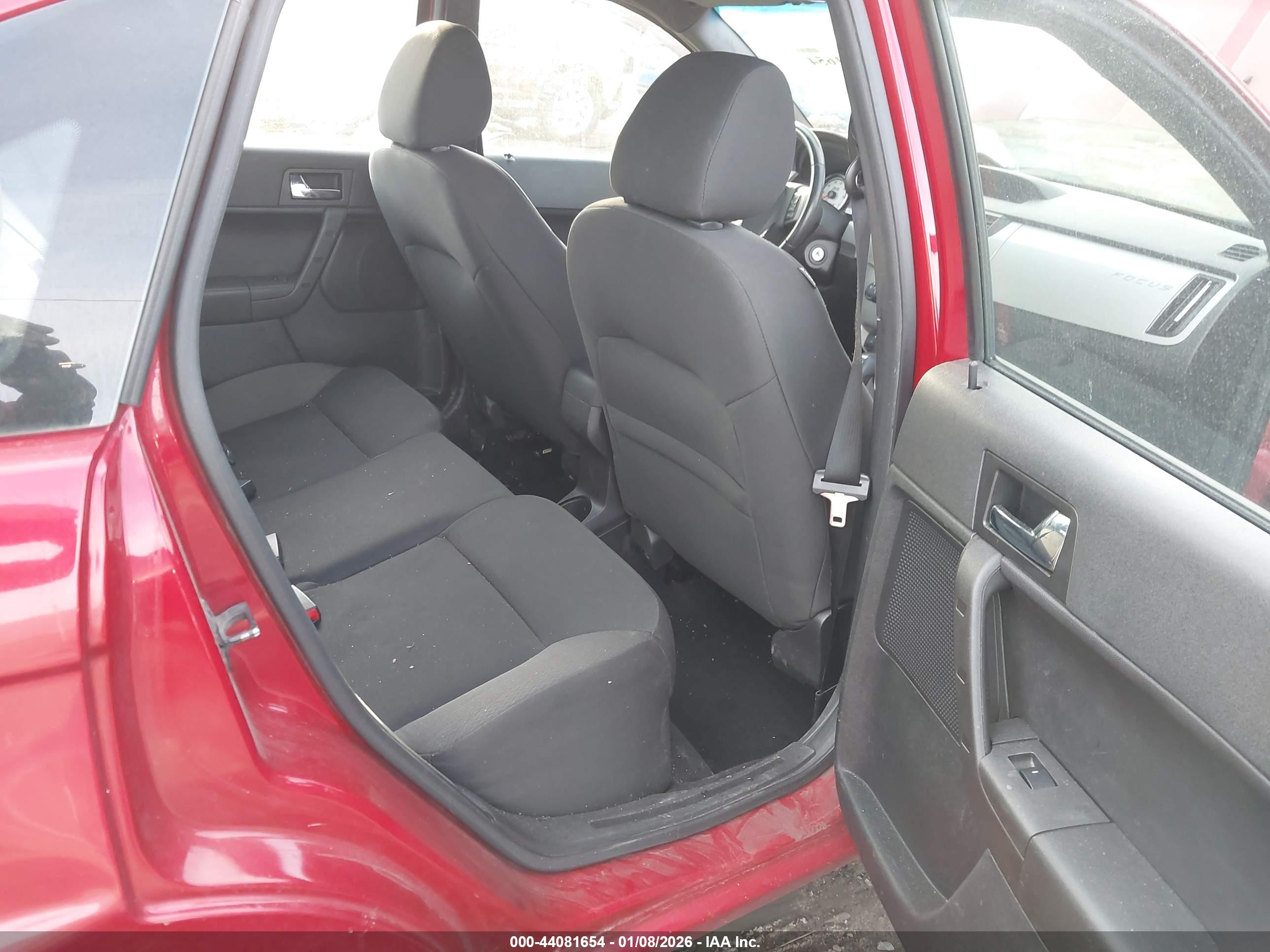 FORD FOCUS image 8