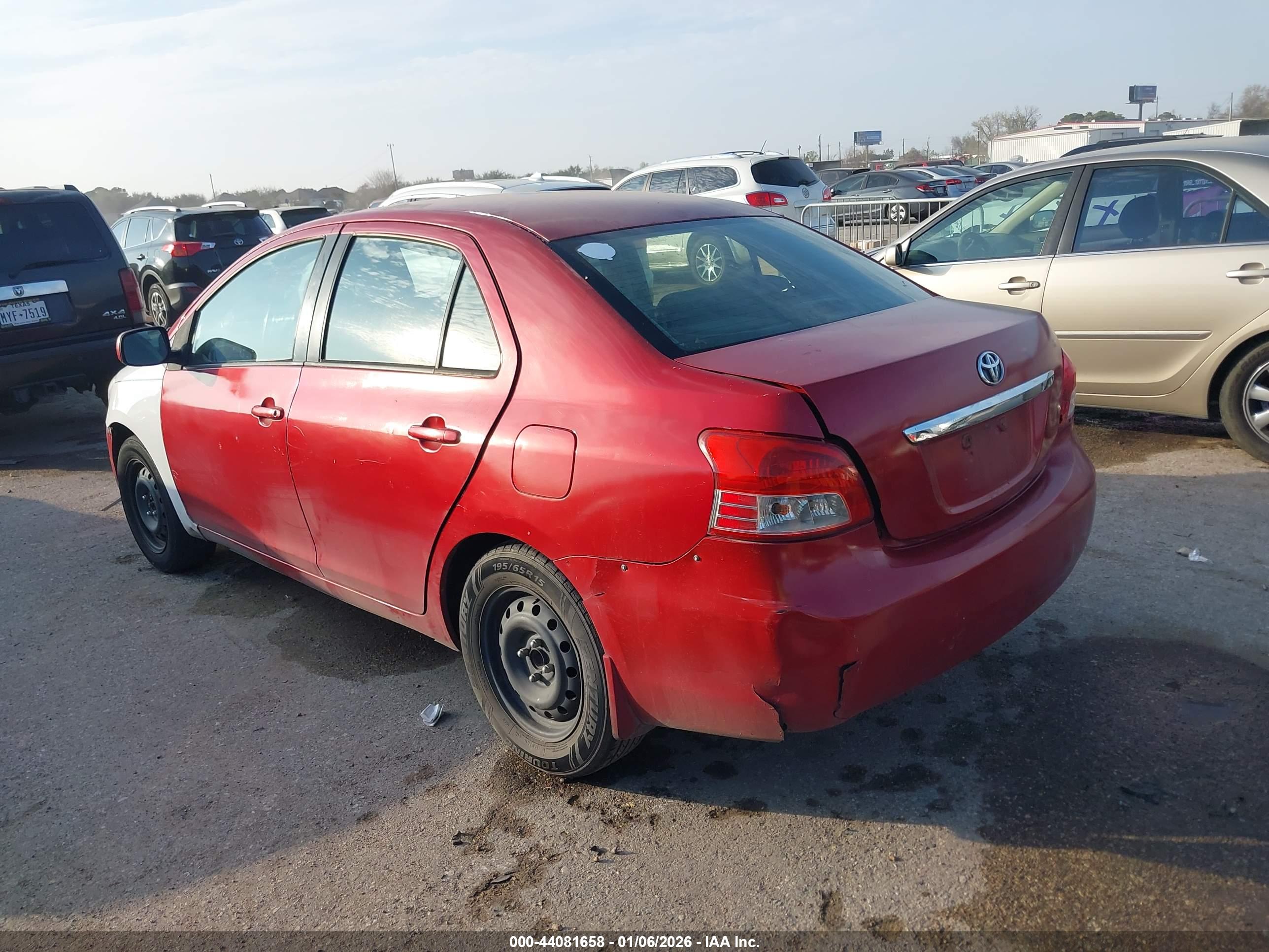TOYOTA YARIS image 3