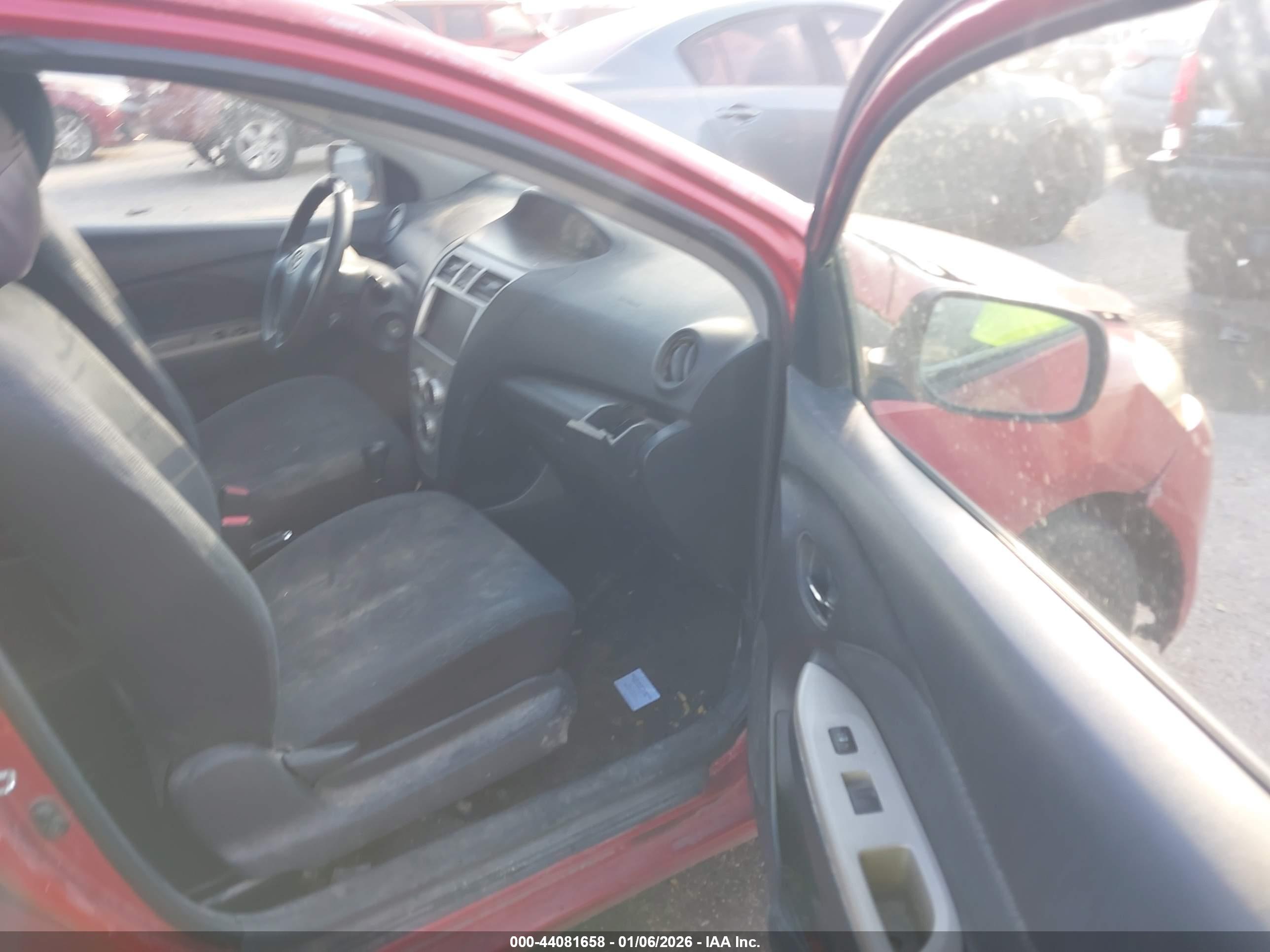 TOYOTA YARIS image 5