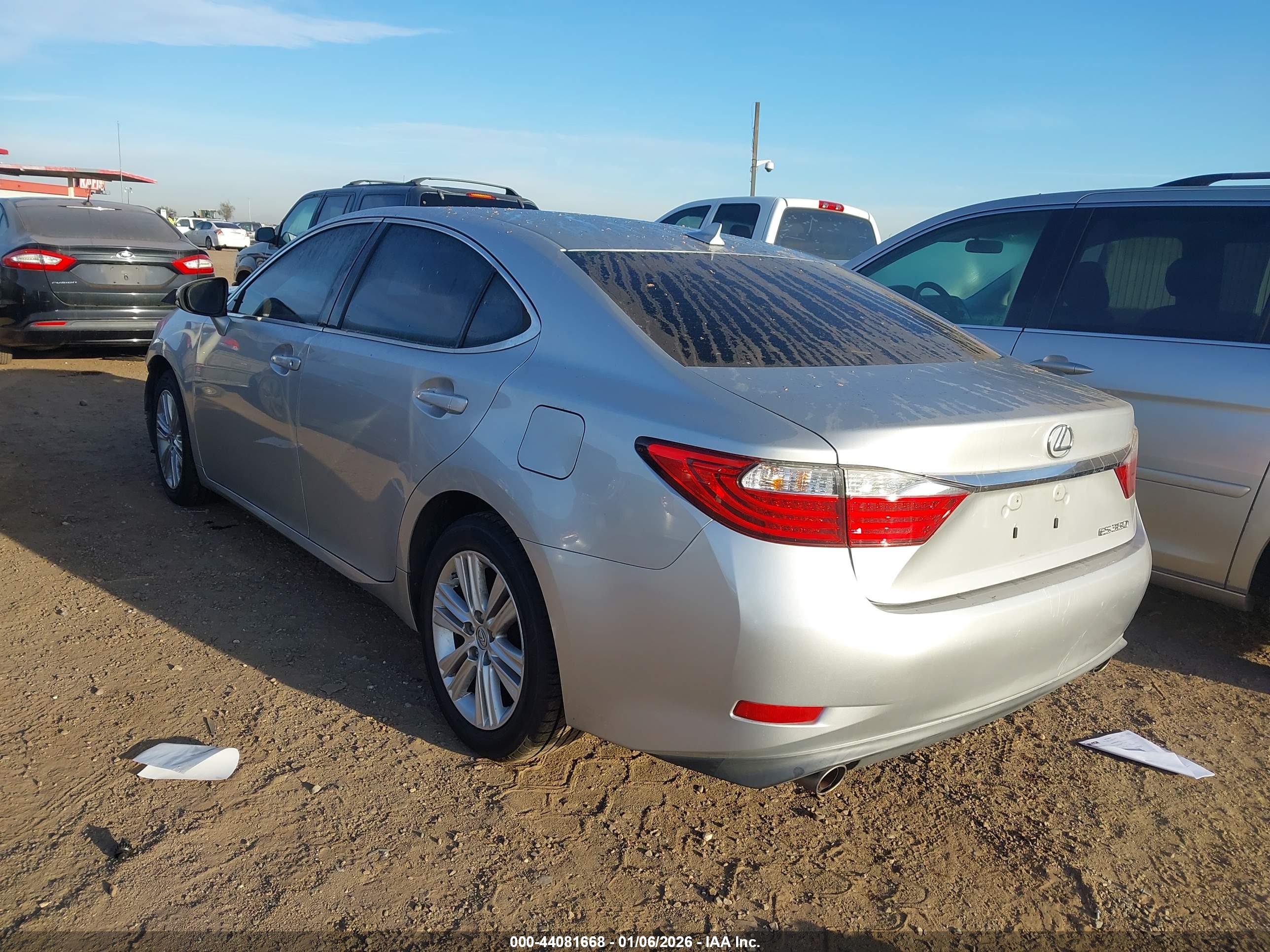 LEXUS ES image 3