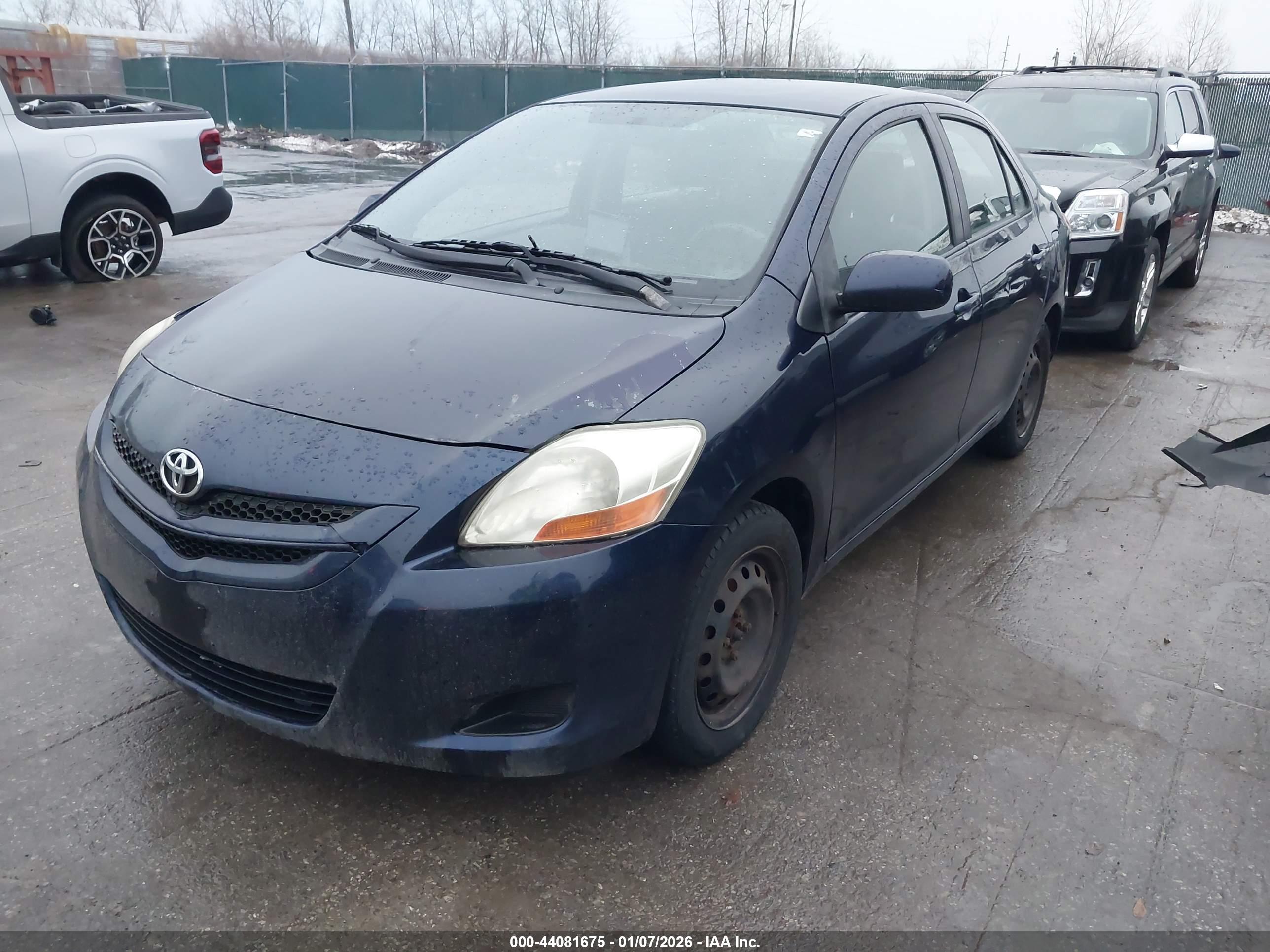 TOYOTA YARIS image 2